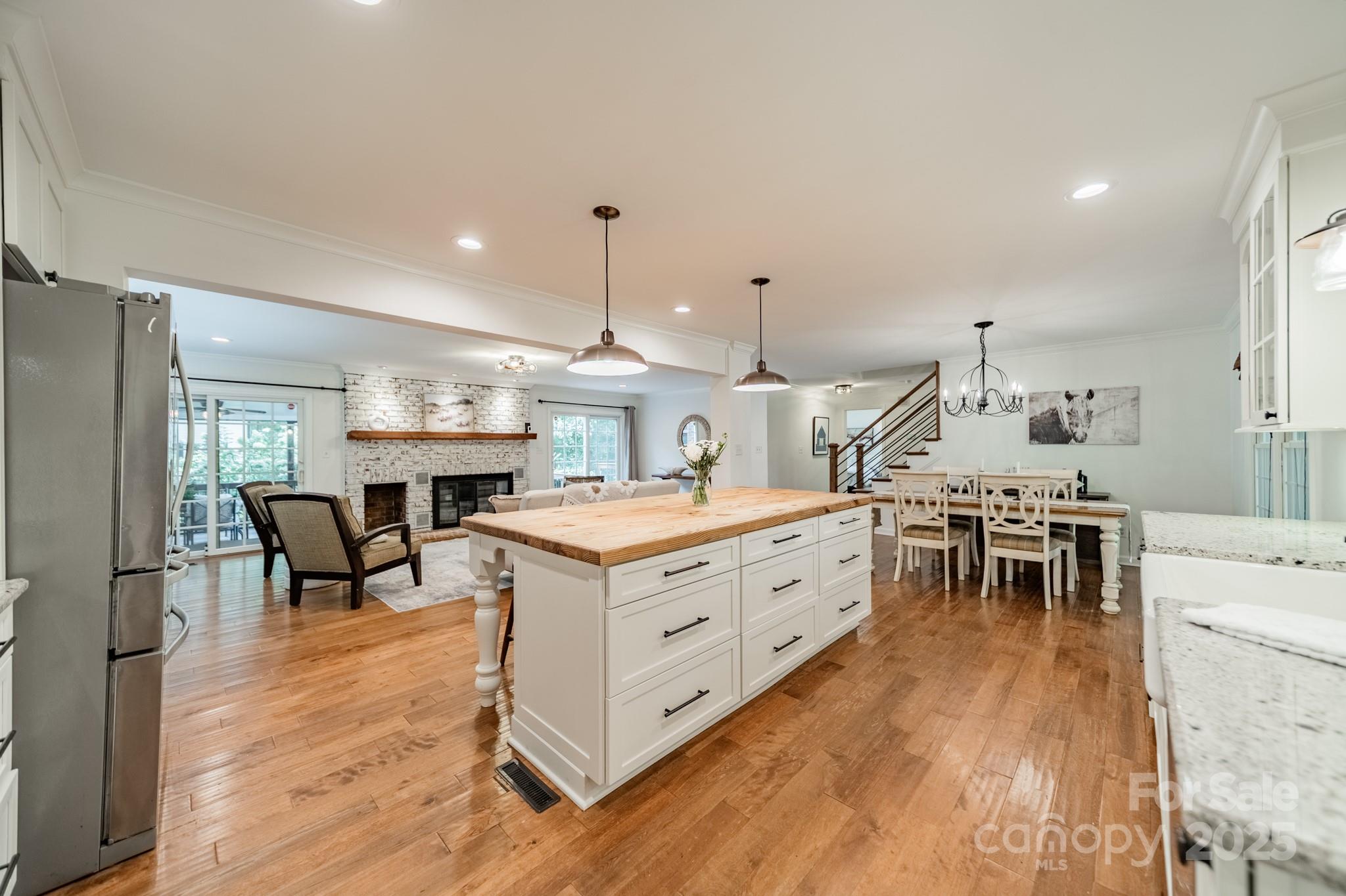 8504 Viking Drive