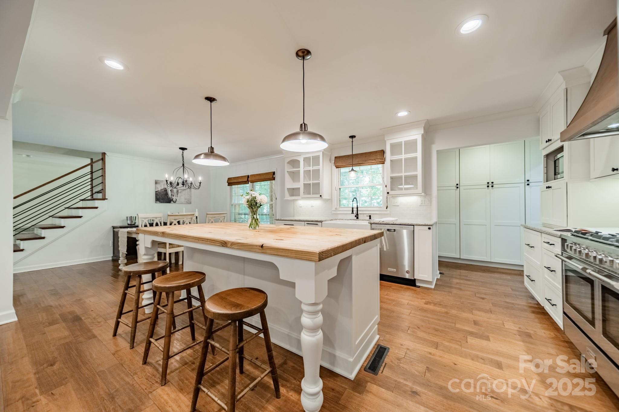 8504 Viking Drive