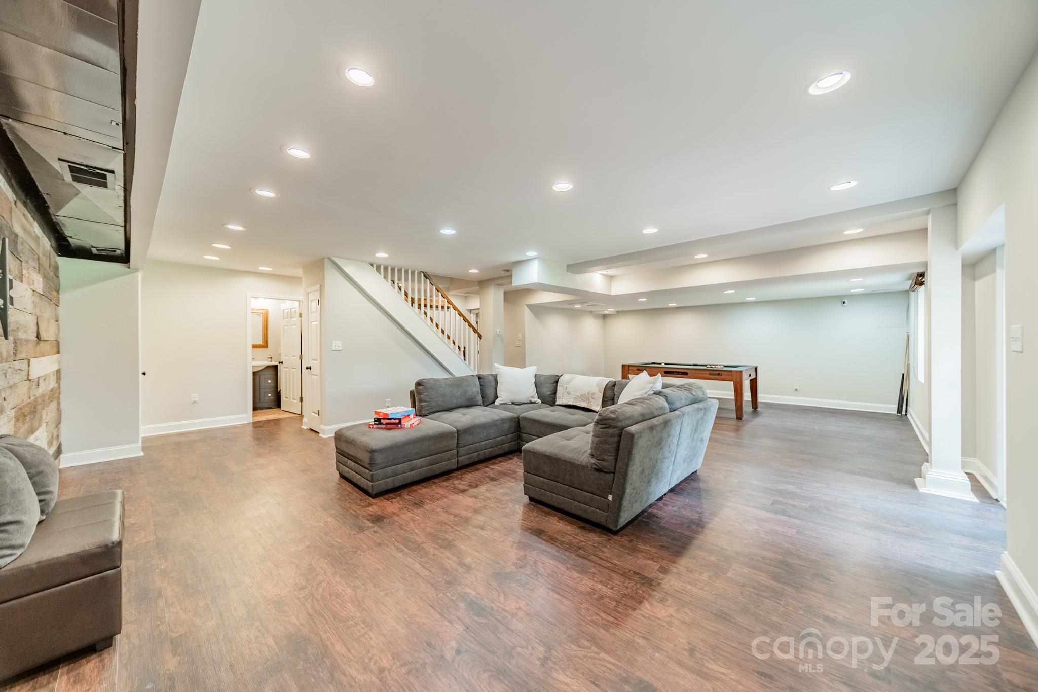8504 Viking Drive