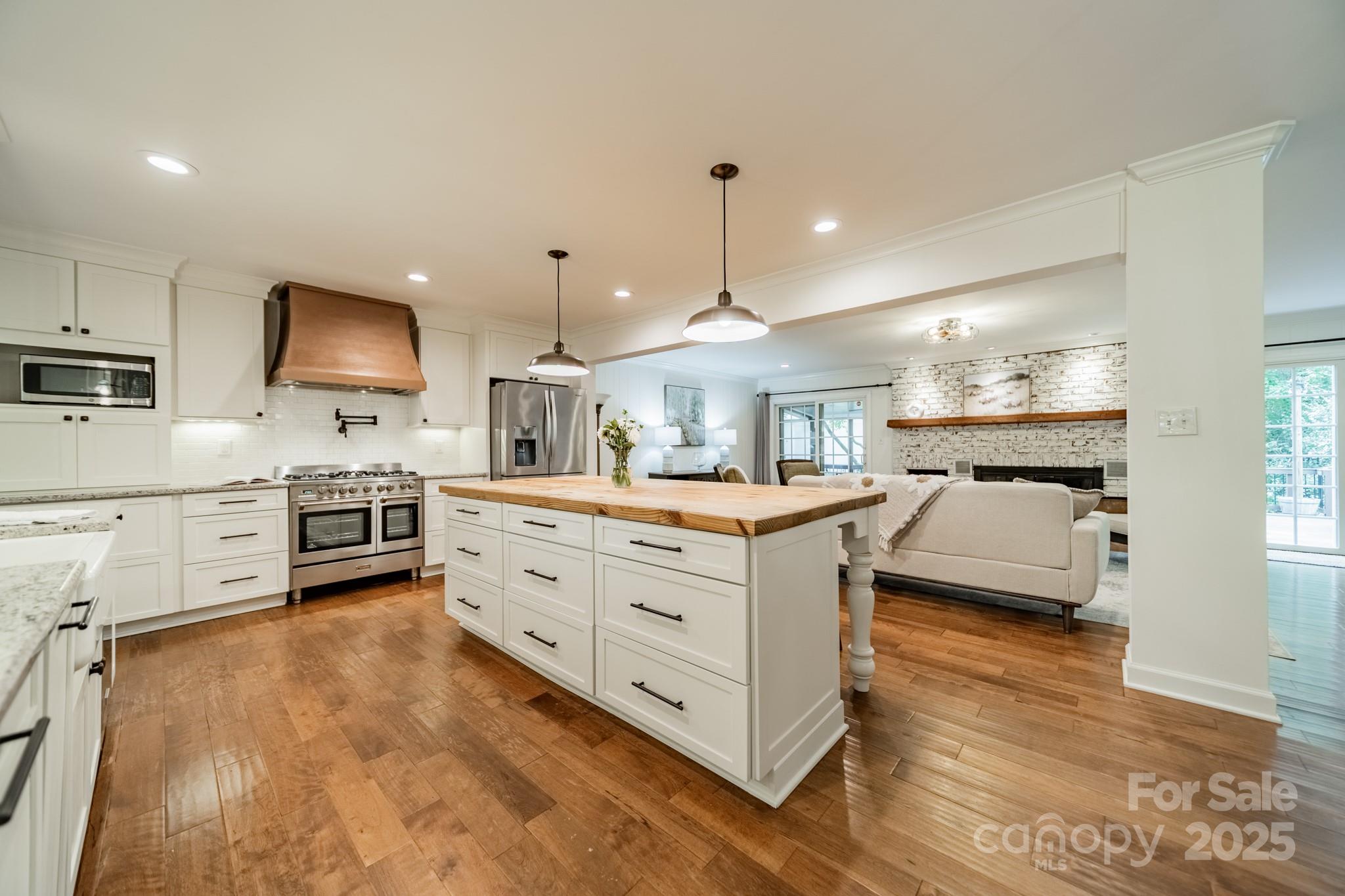 8504 Viking Drive