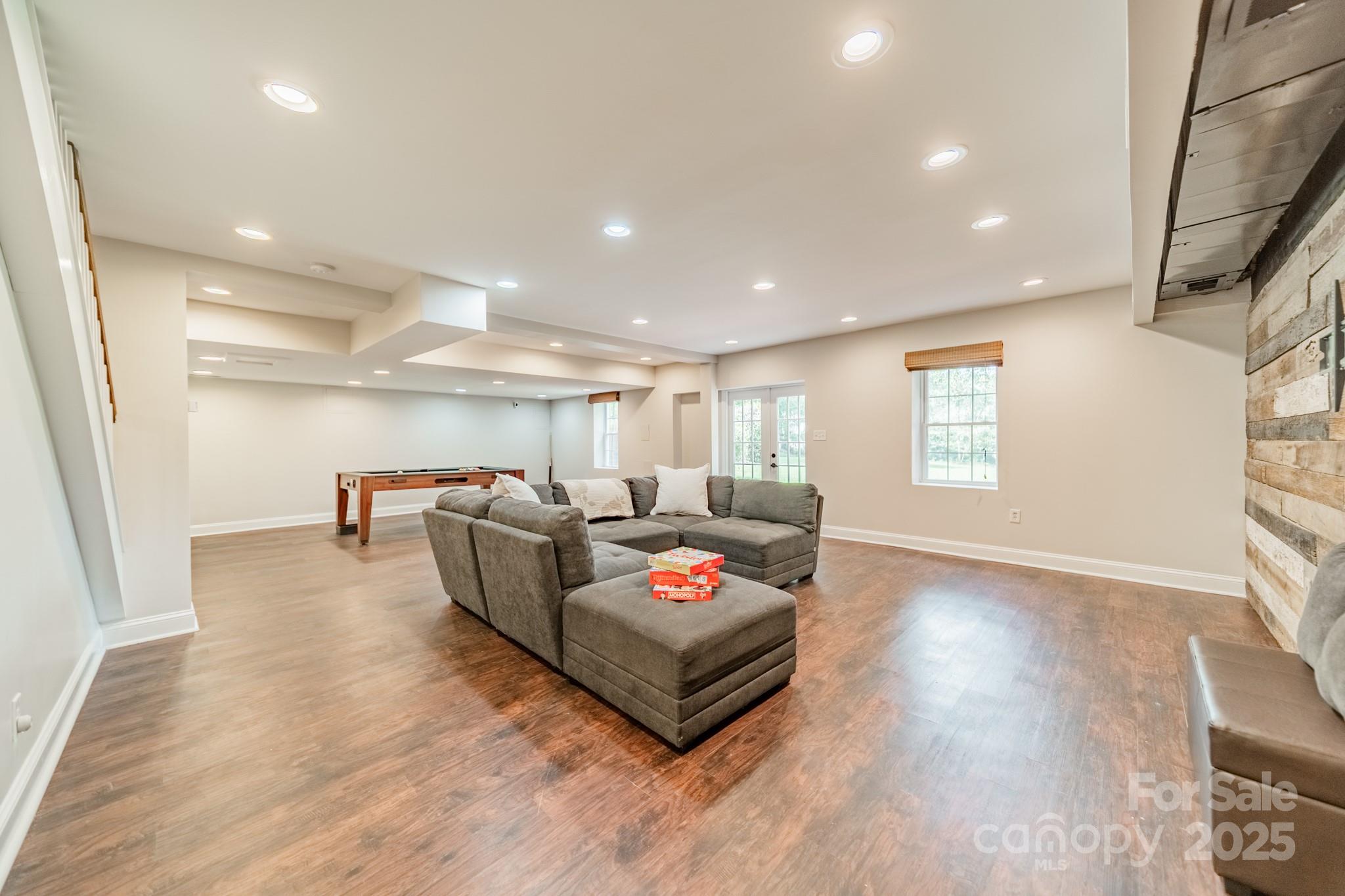 8504 Viking Drive