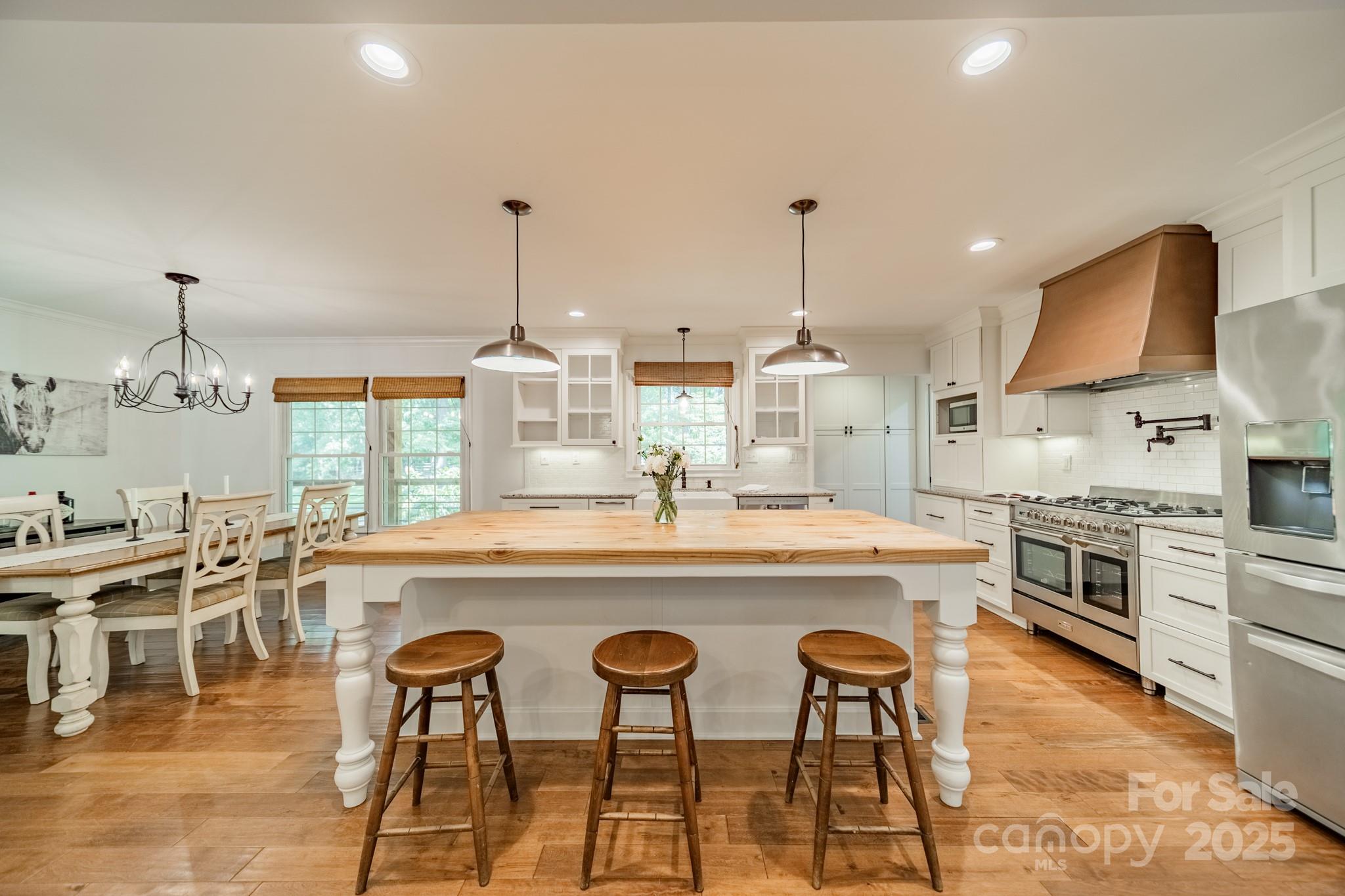 8504 Viking Drive