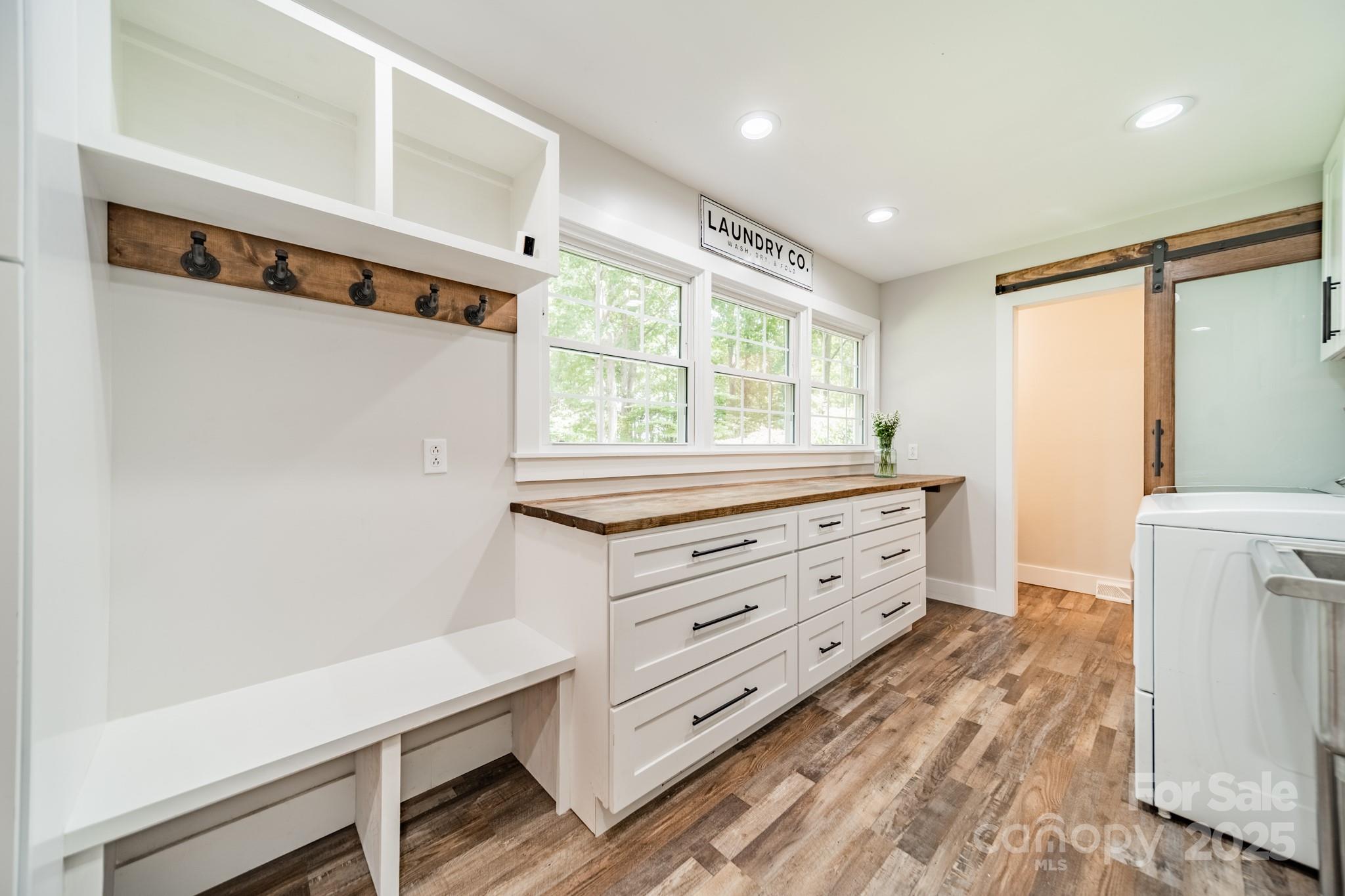 8504 Viking Drive