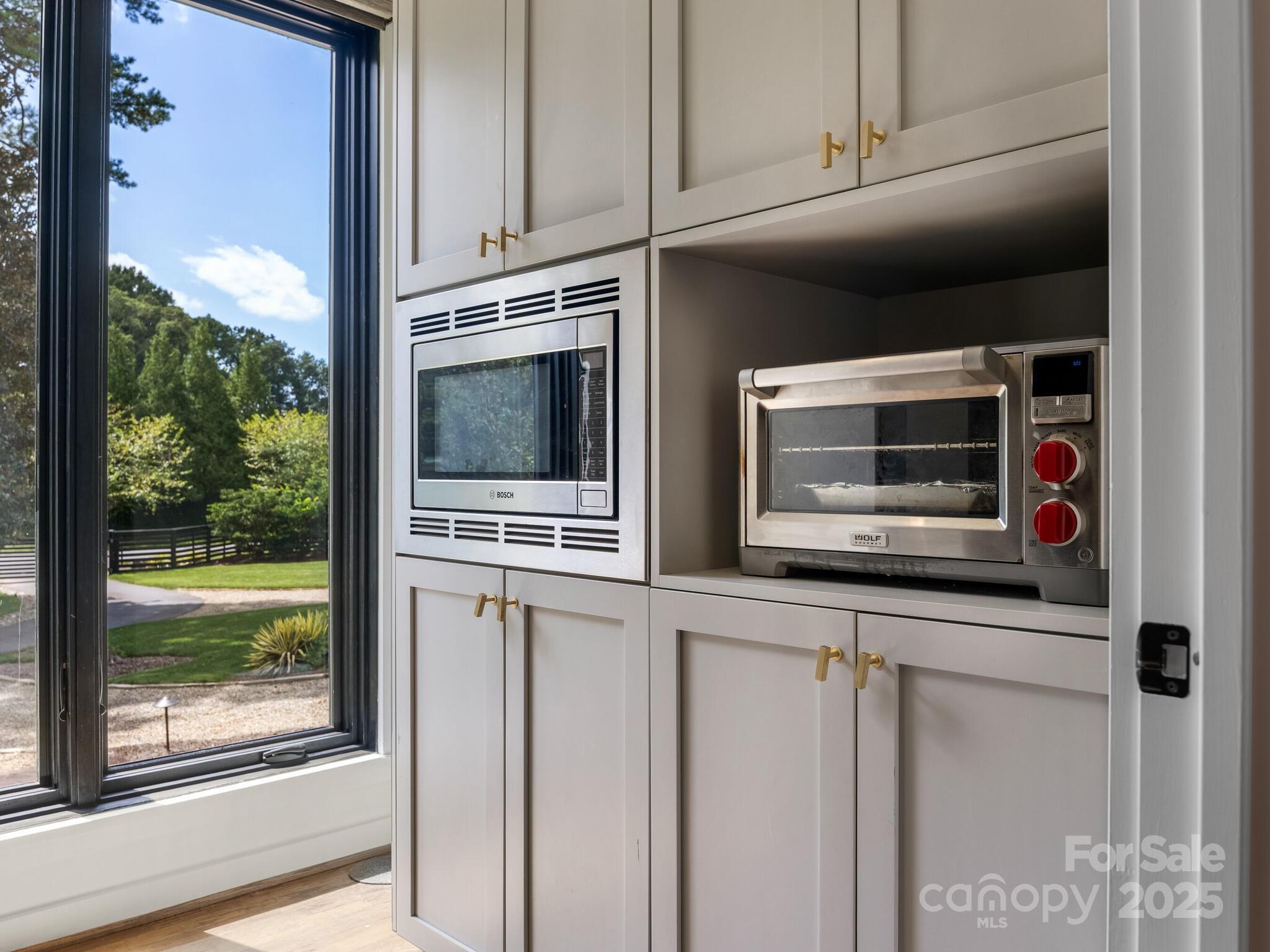3637 Pelham Lane