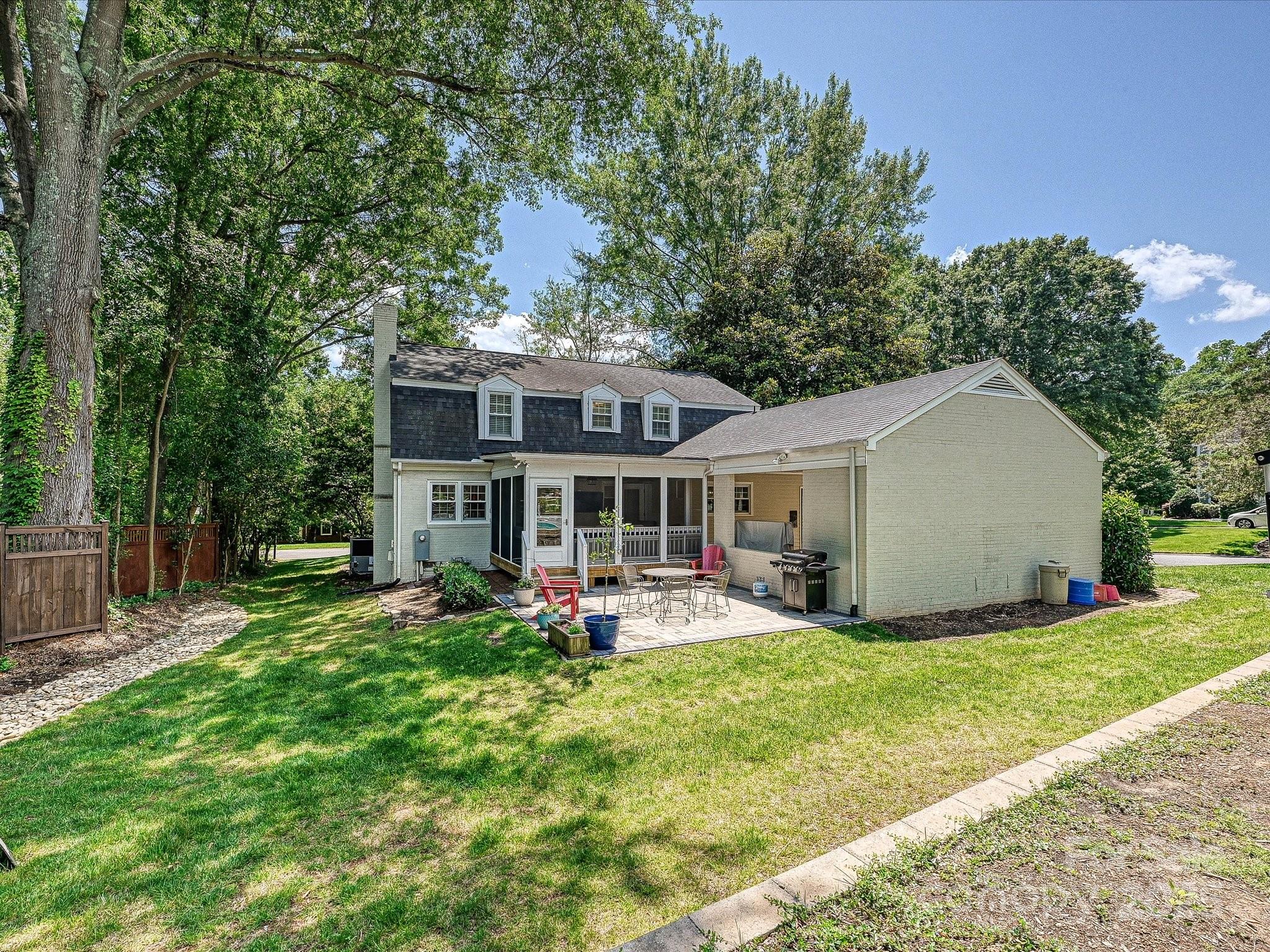 5801 Bellechasse Street