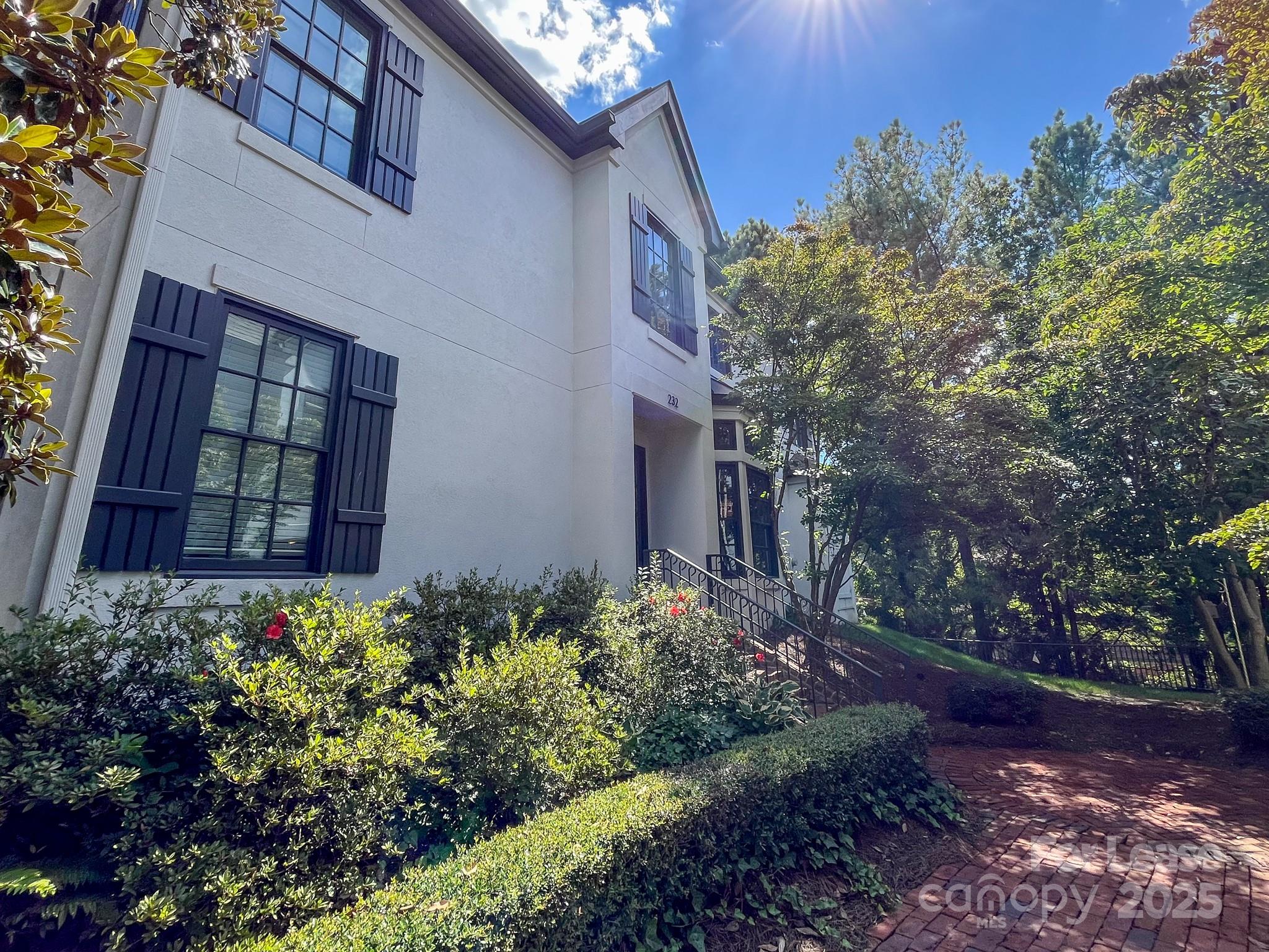 232 Wendover Heights Circle