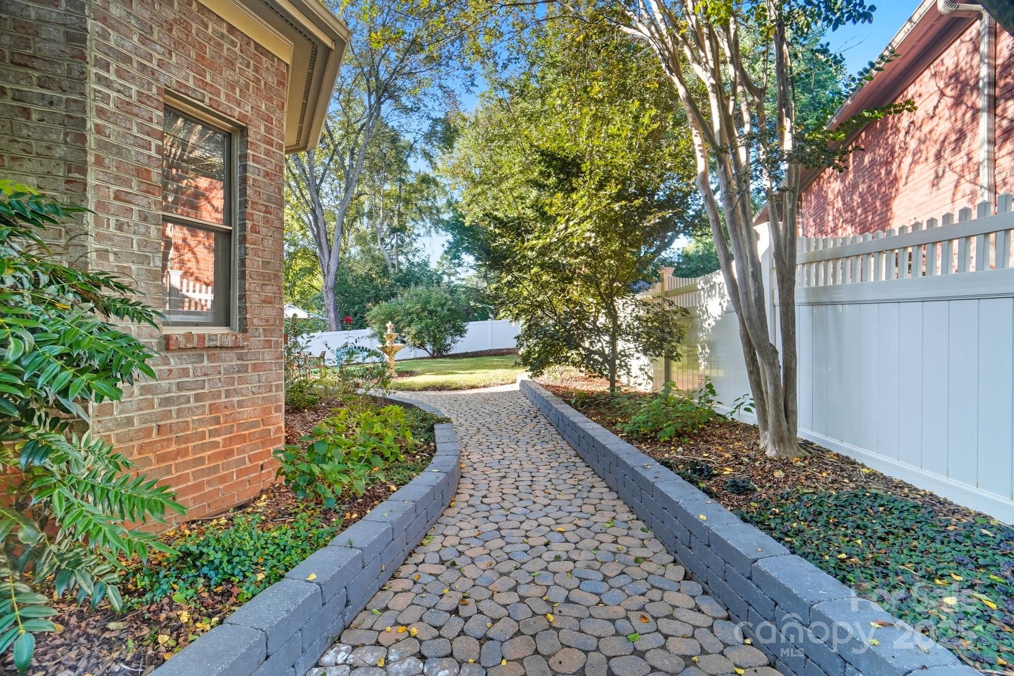 6768 Lynrose Court