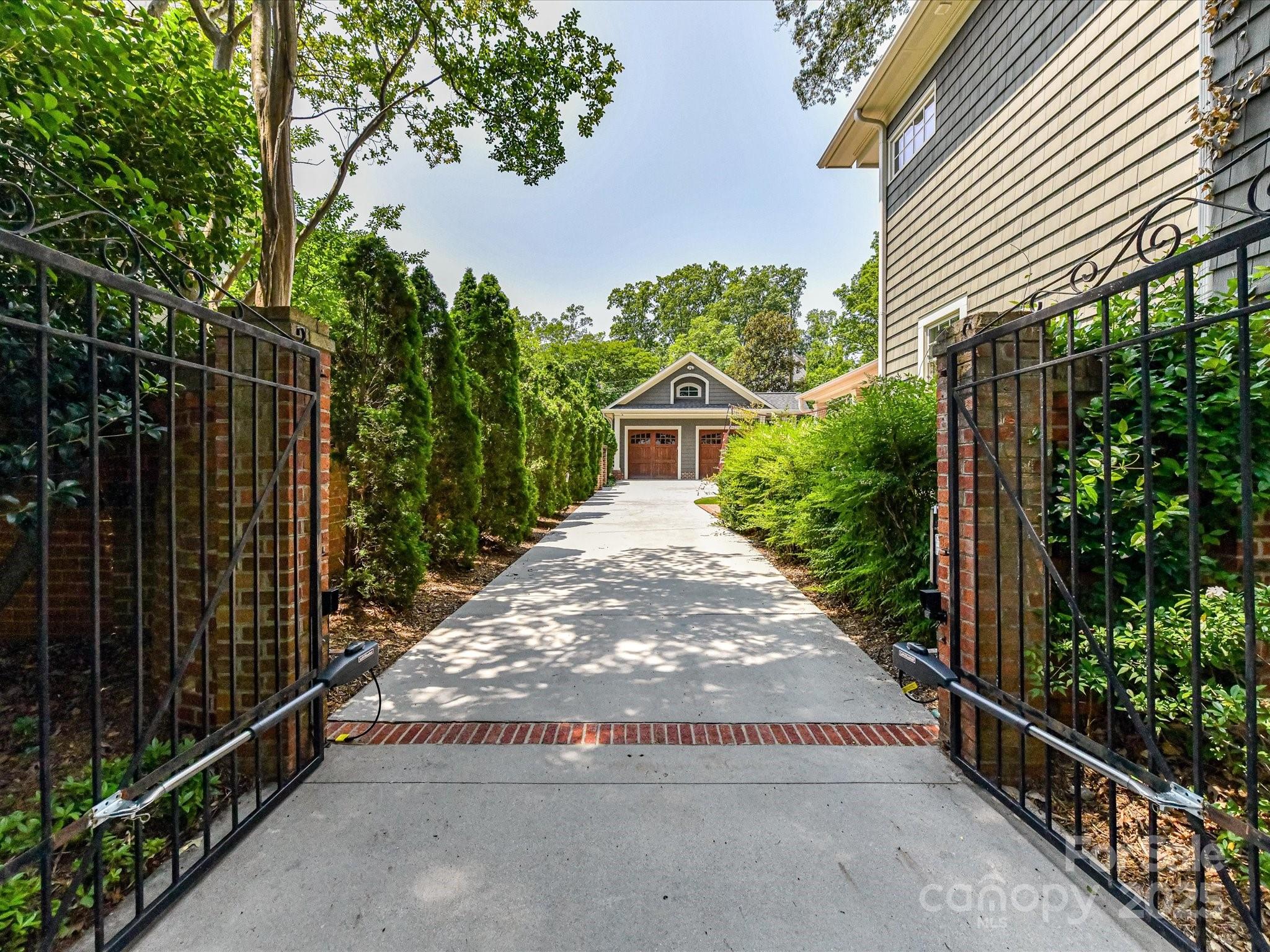 2526 Sherwood Avenue