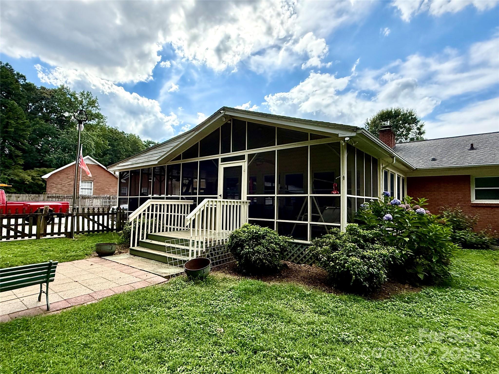 7632 Rolling Hill Road