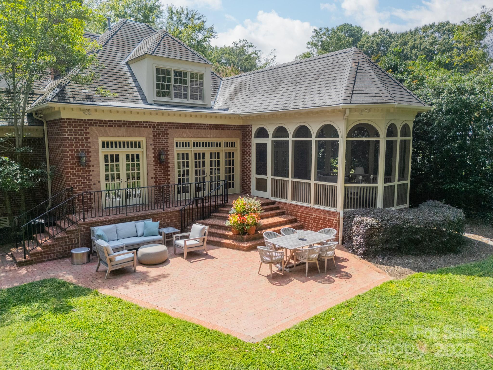 621 Hungerford Place