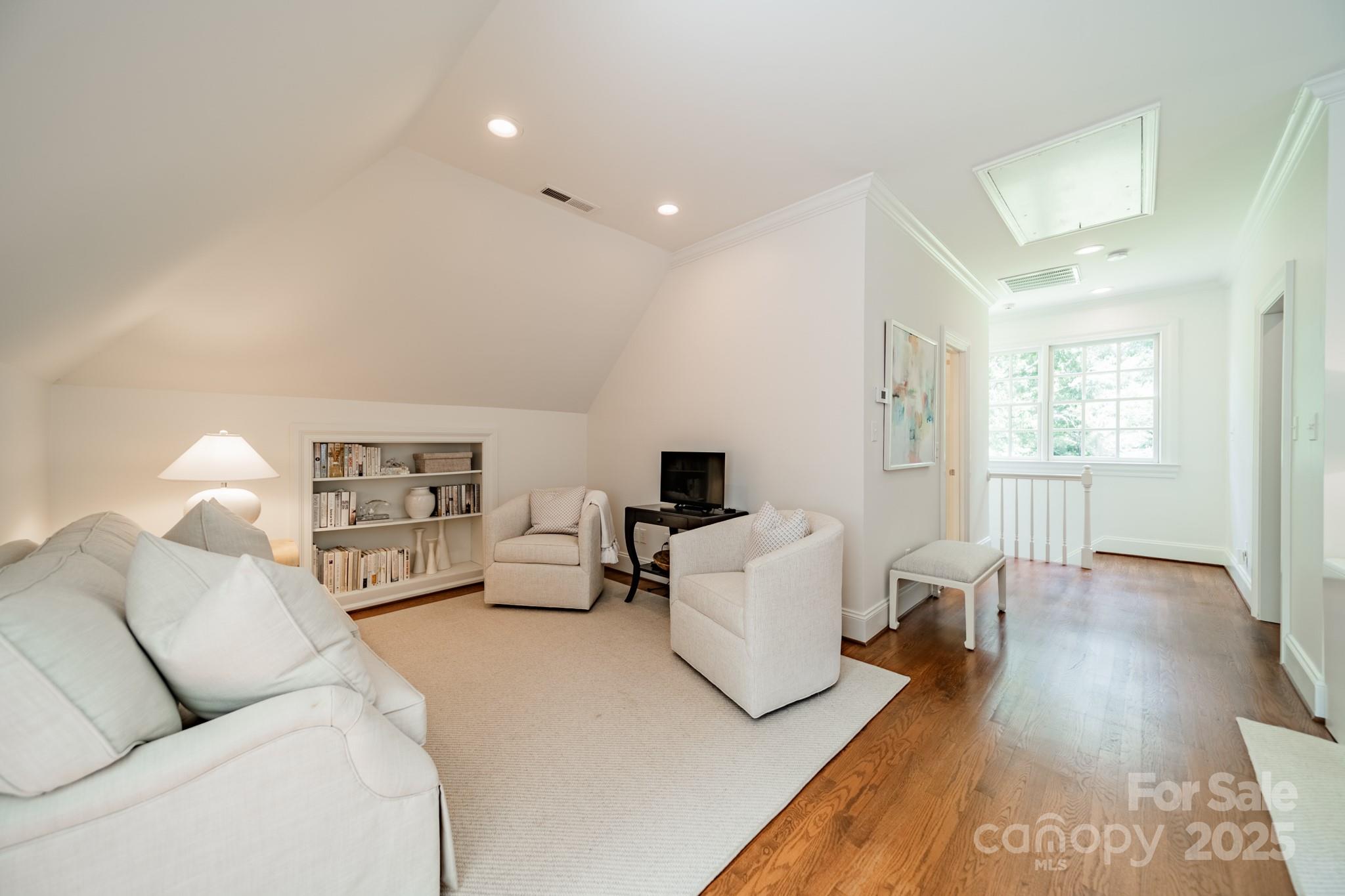 621 Hungerford Place