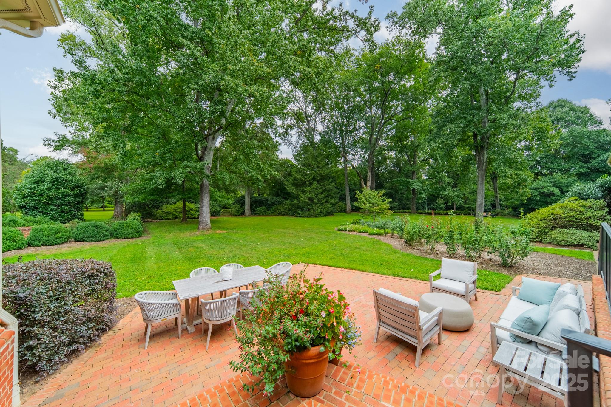 621 Hungerford Place