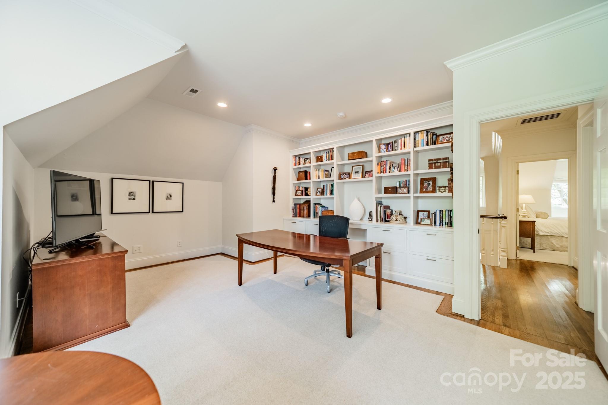621 Hungerford Place