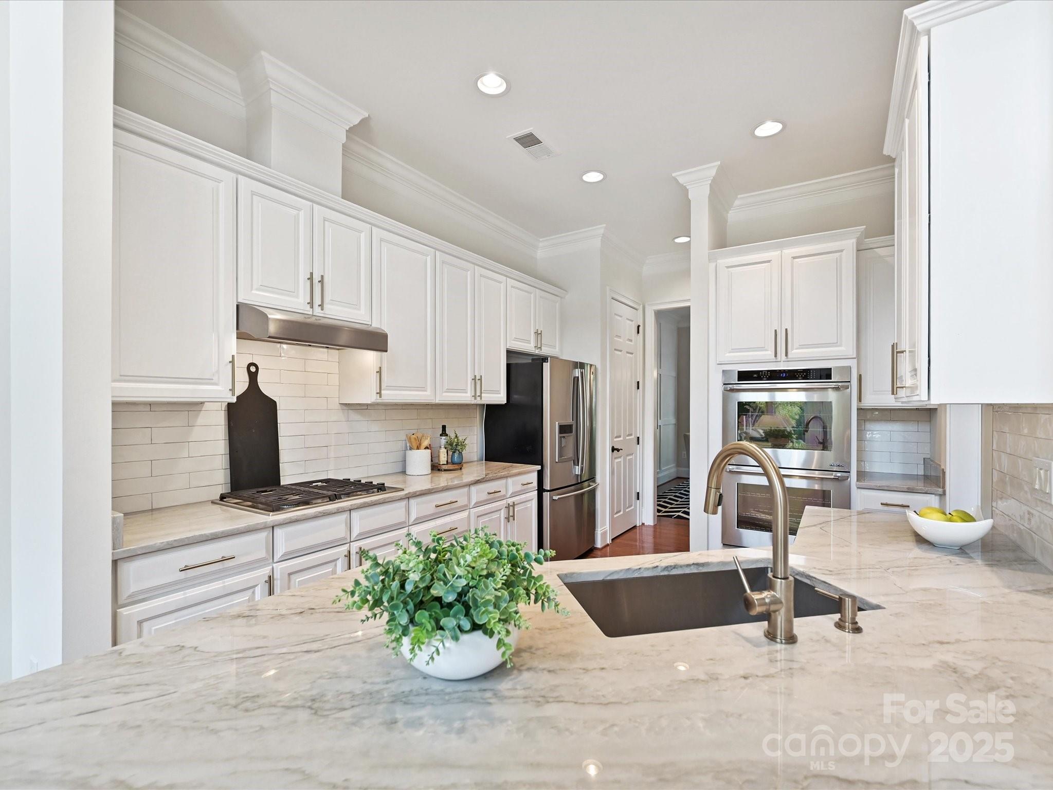 6708 Louisburg Square Lane