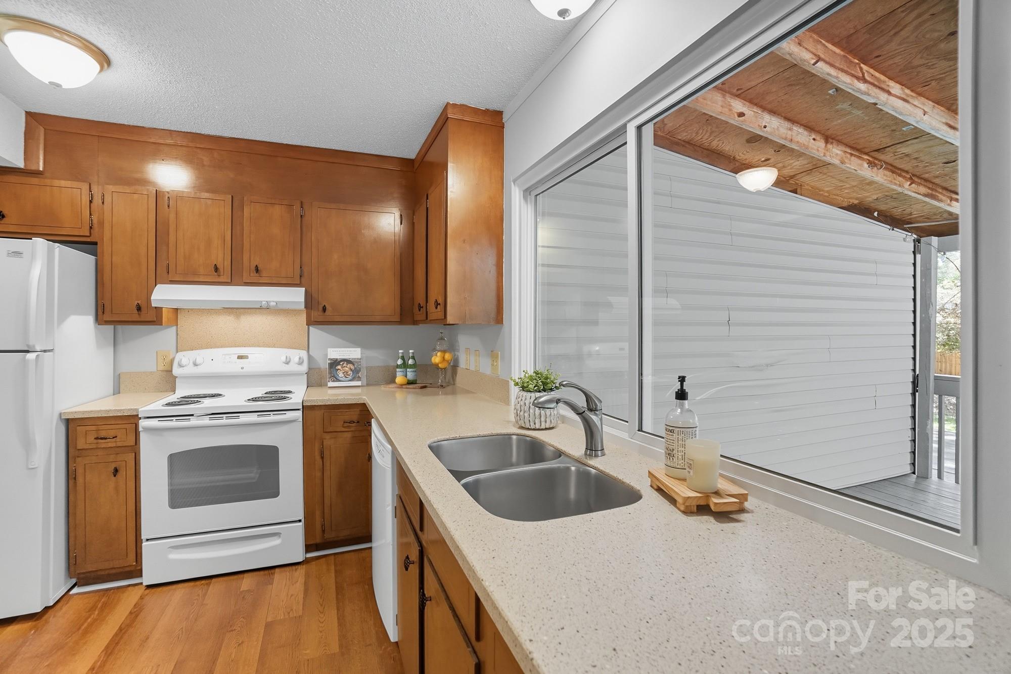 1136 Cameo Court