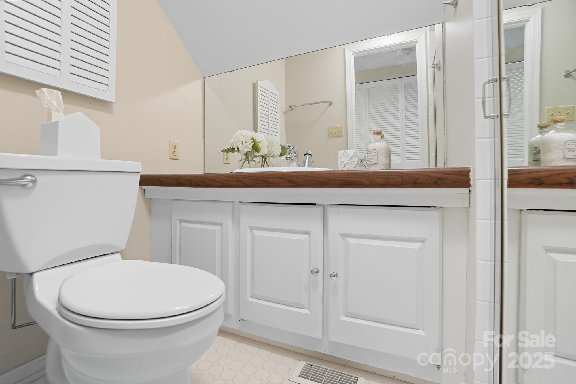 1136 Cameo Court