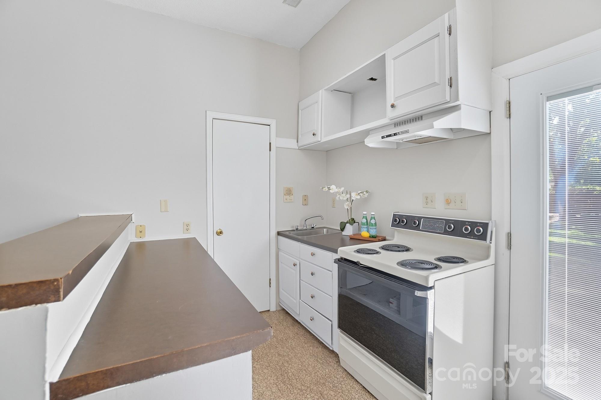 1136 Cameo Court