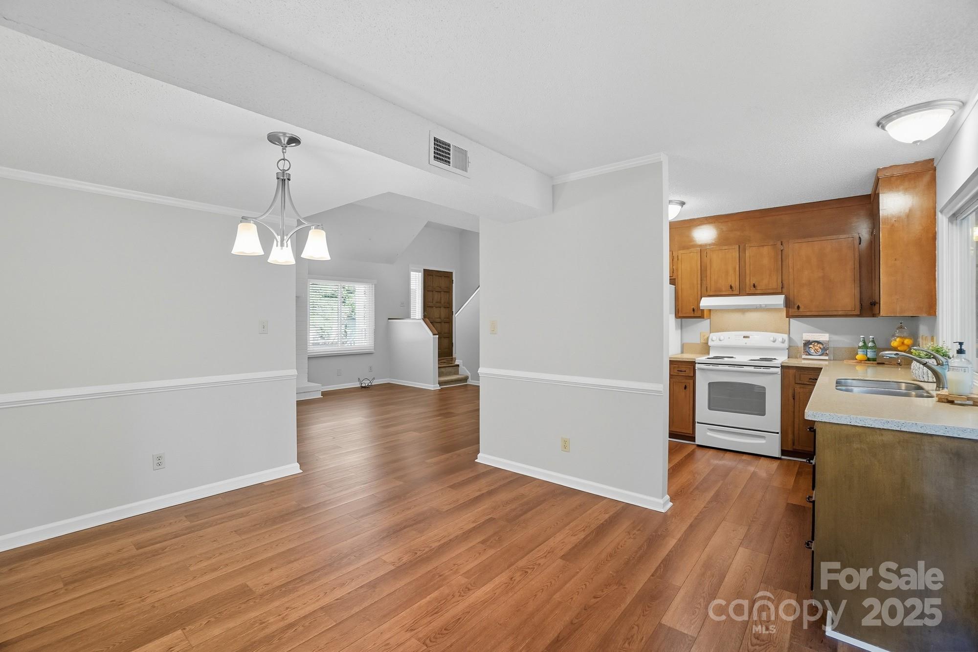 1136 Cameo Court