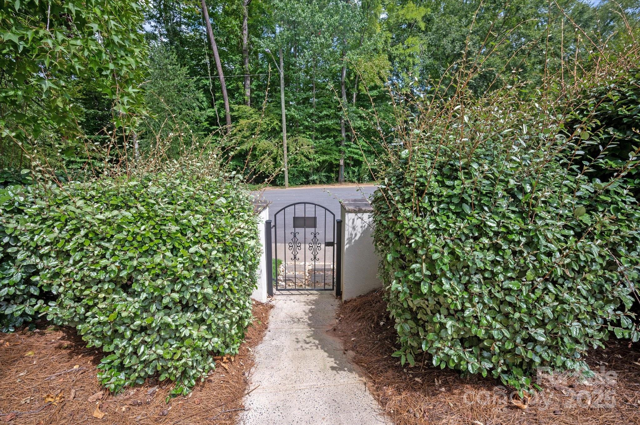 6016 Knight Crest Court