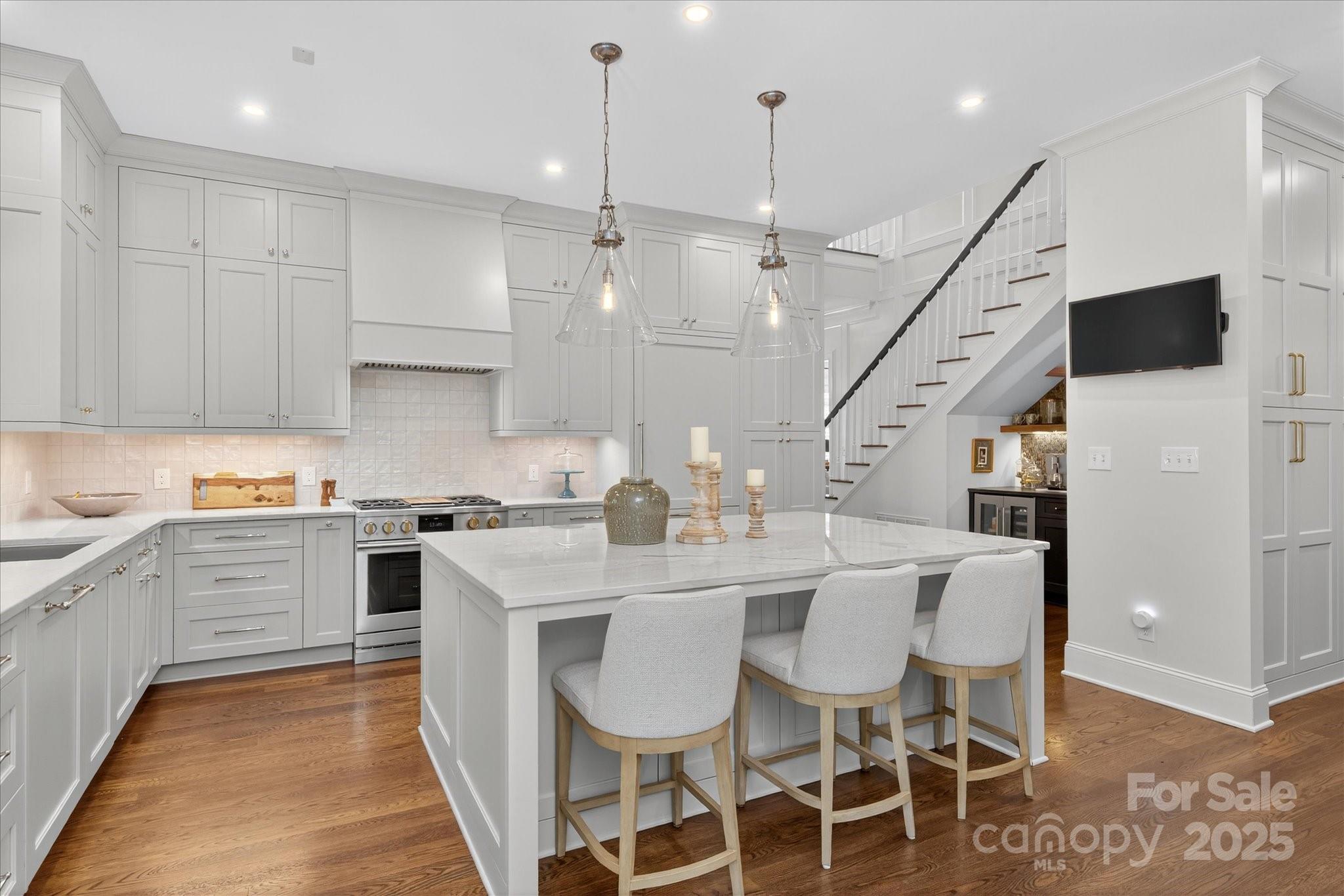 6016 Knight Crest Court