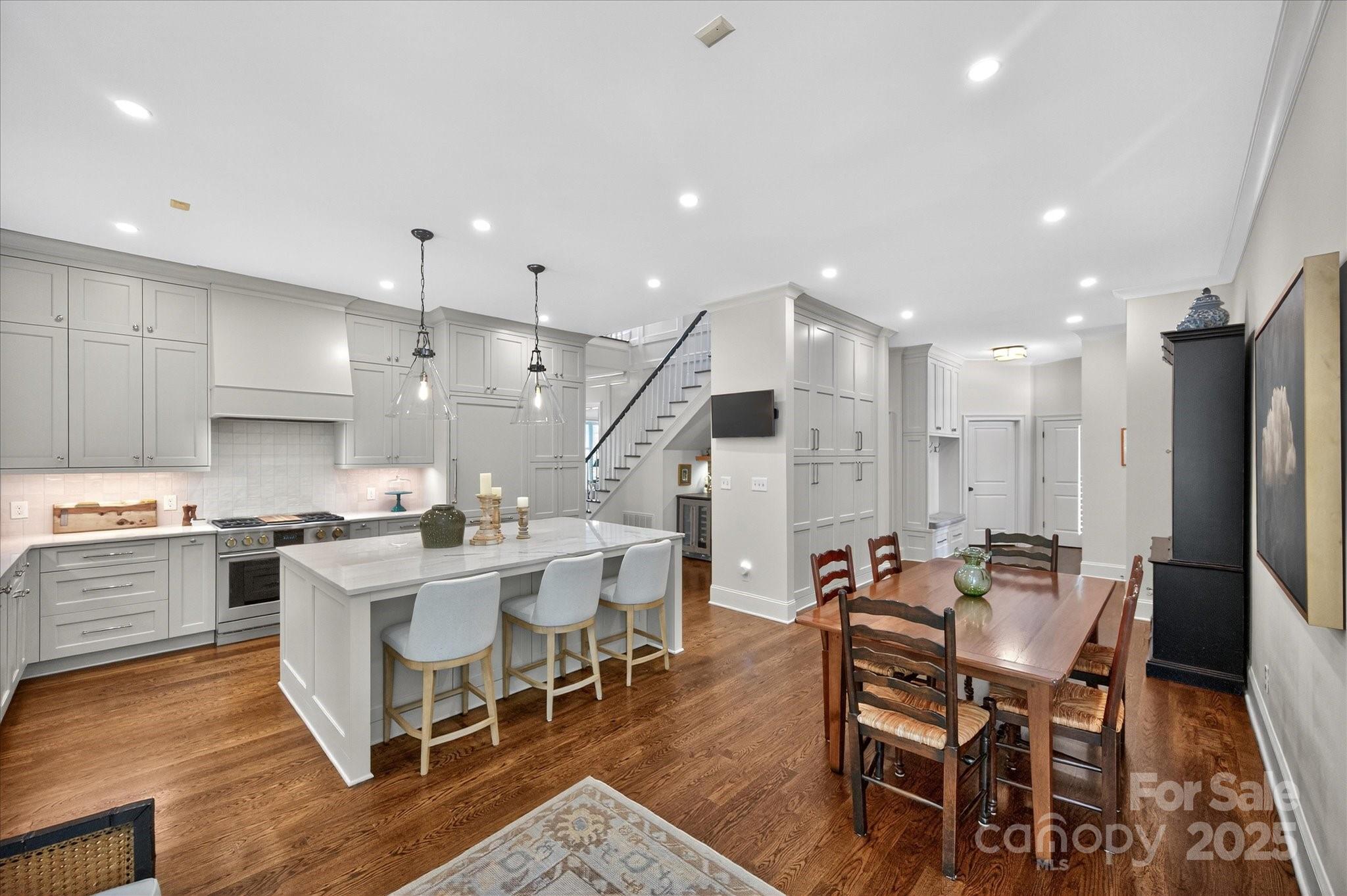 6016 Knight Crest Court