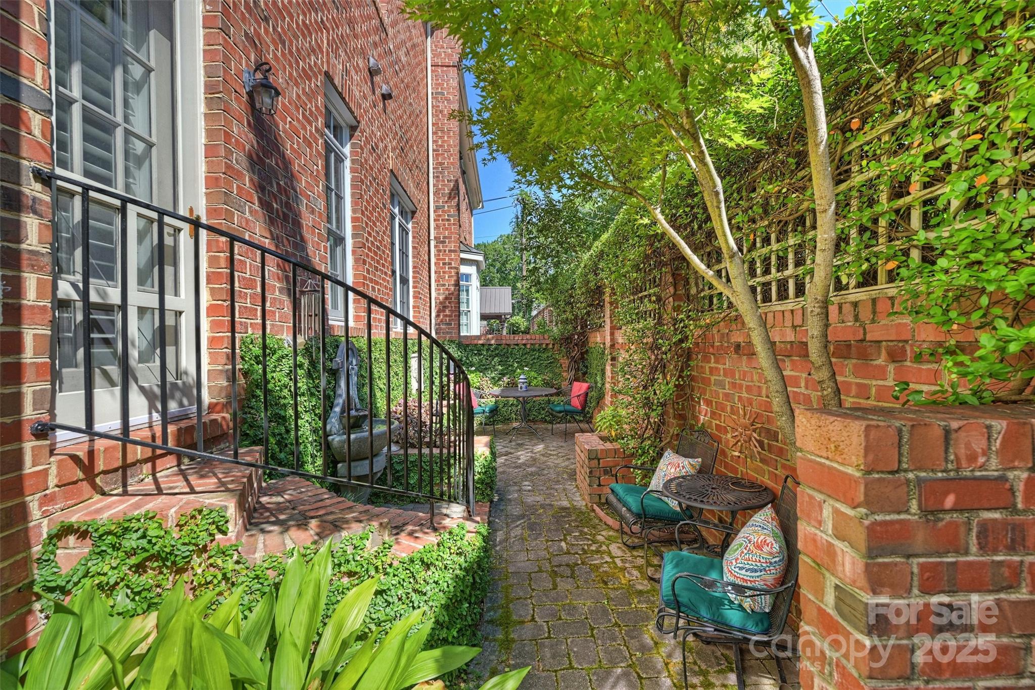 318 S Laurel Avenue