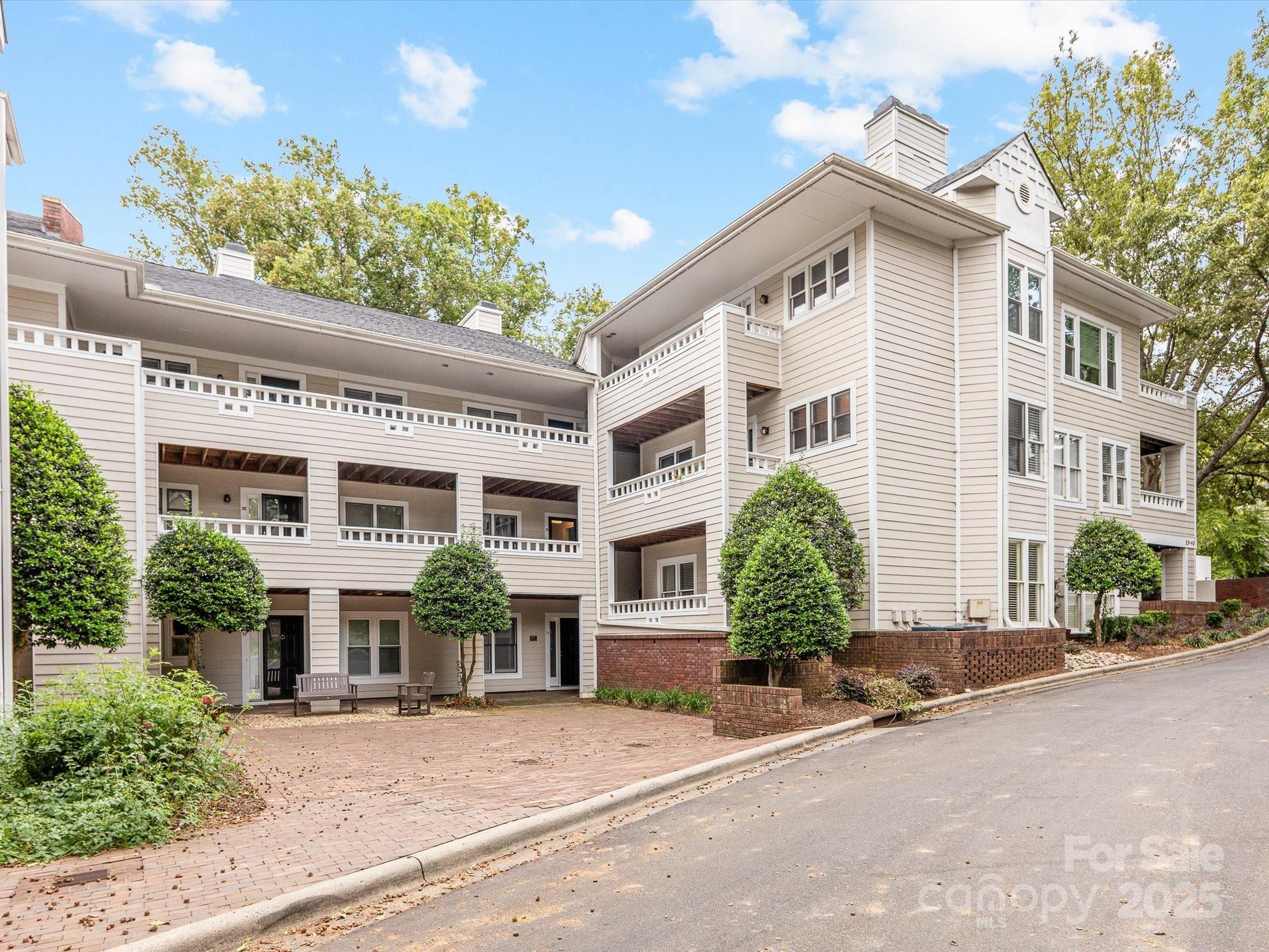 2715 Selwyn Avenue Unit: 31