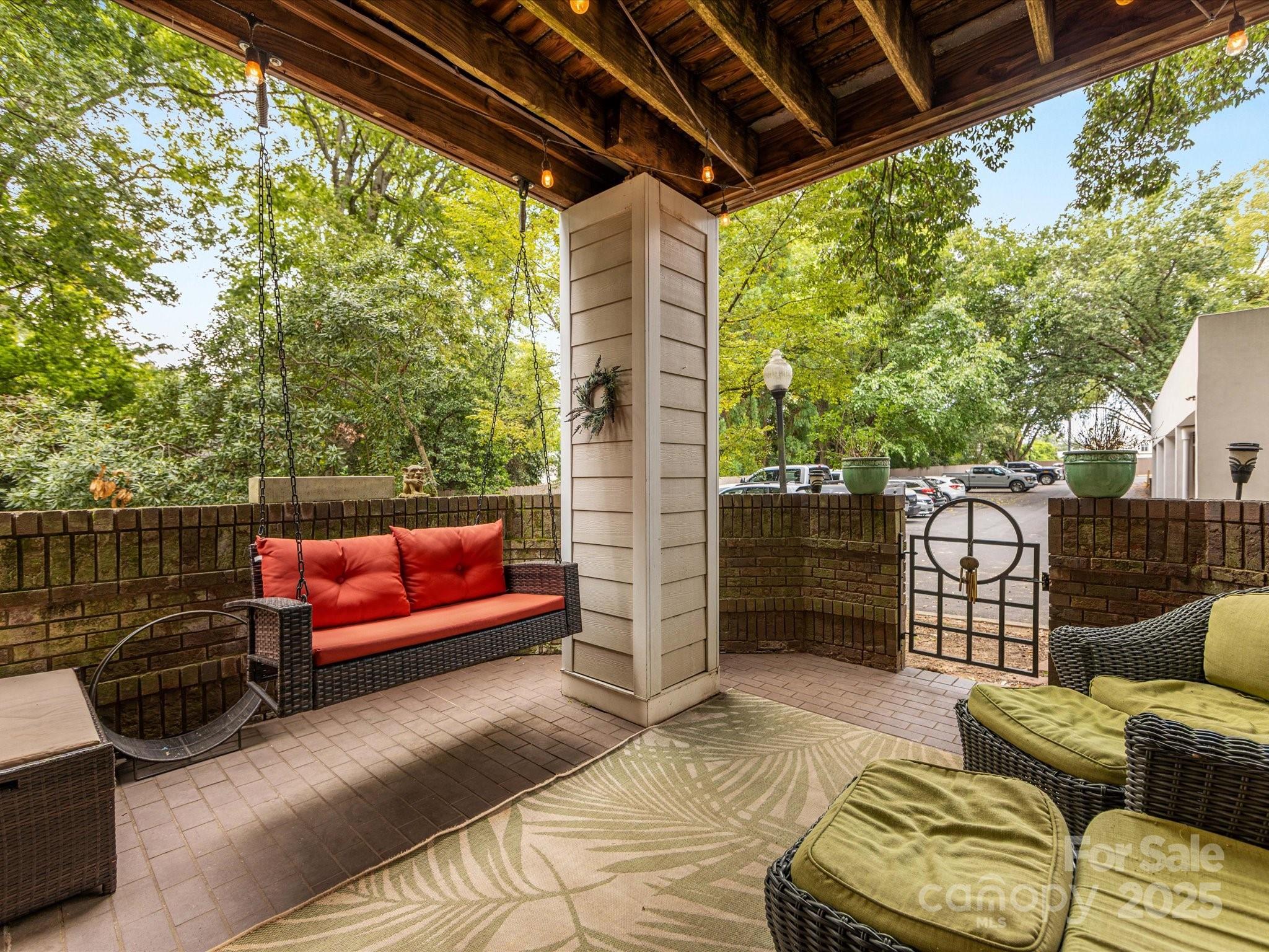 2715 Selwyn Avenue Unit: 31