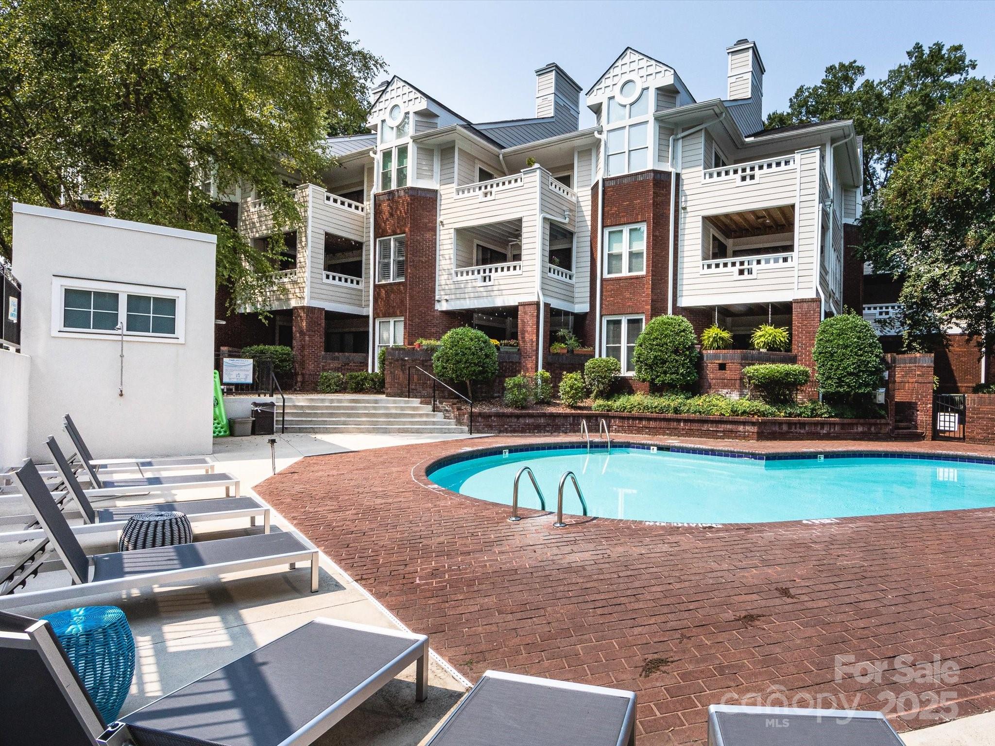 2715 Selwyn Avenue Unit: 31