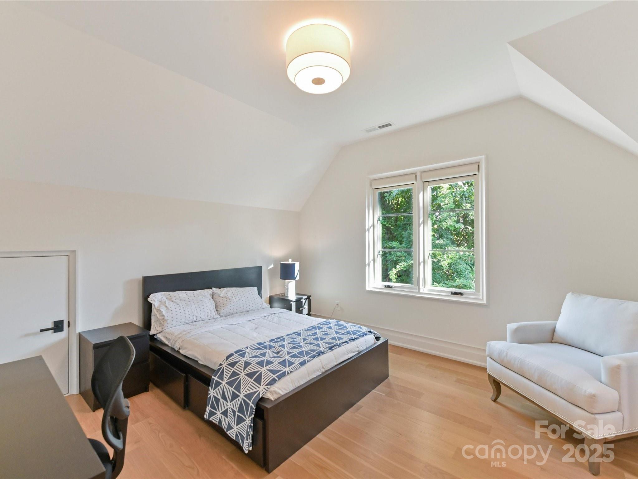 1840 Sharon Ln