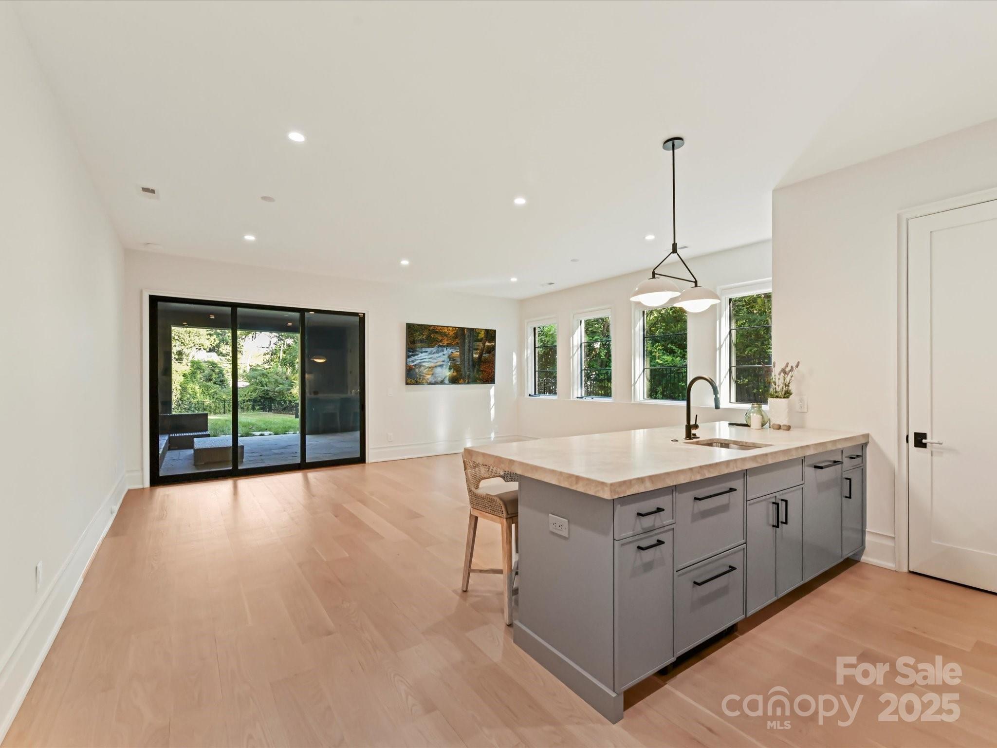 1840 Sharon Ln