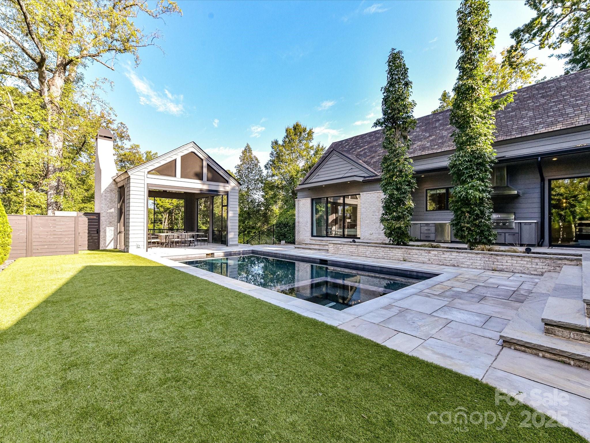 1840 Sharon Ln