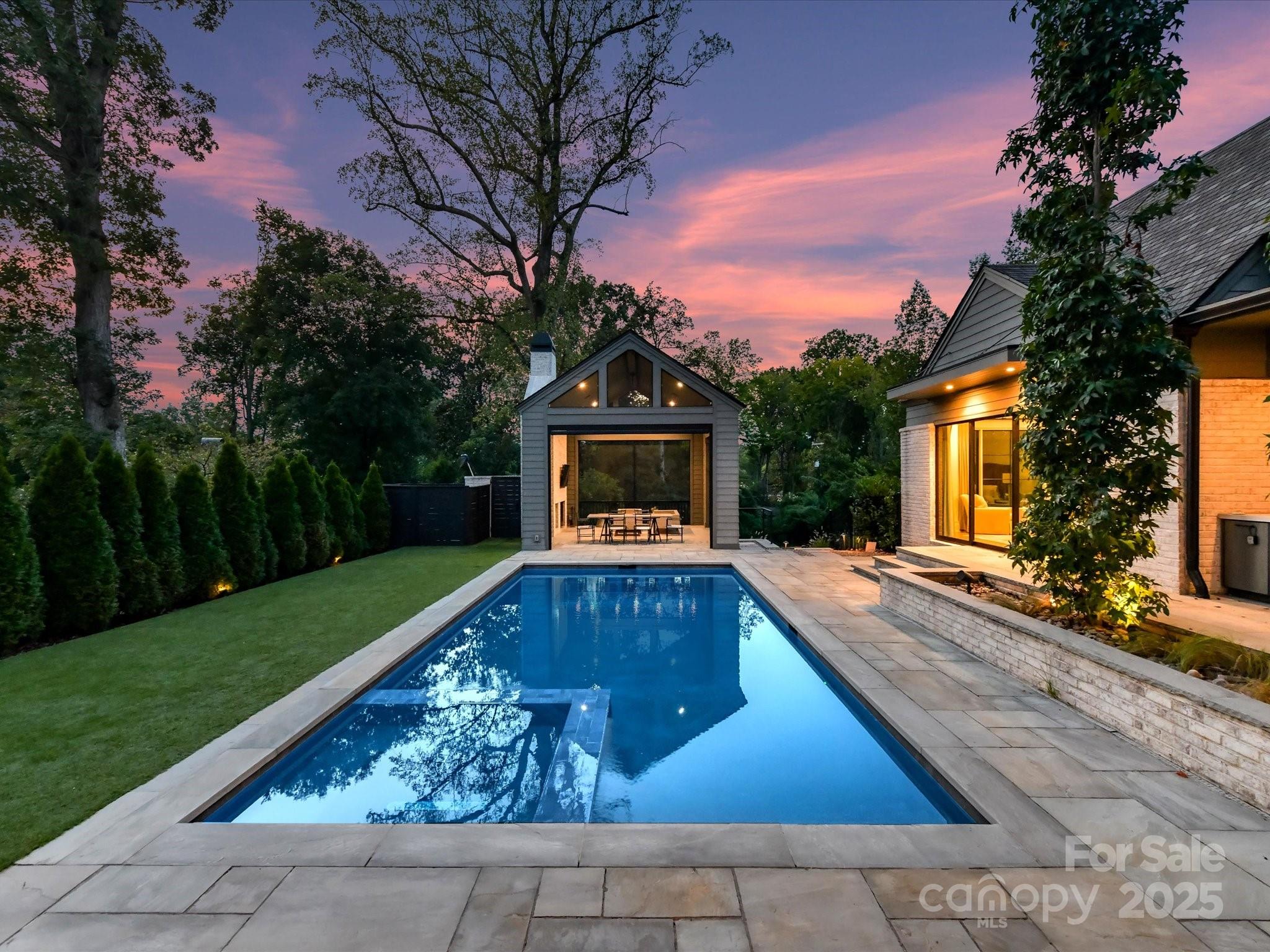 1840 Sharon Ln