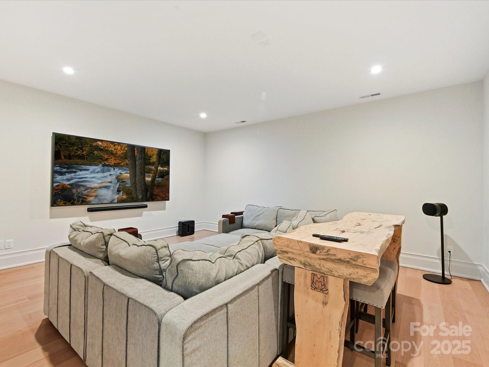 1840 Sharon Ln
