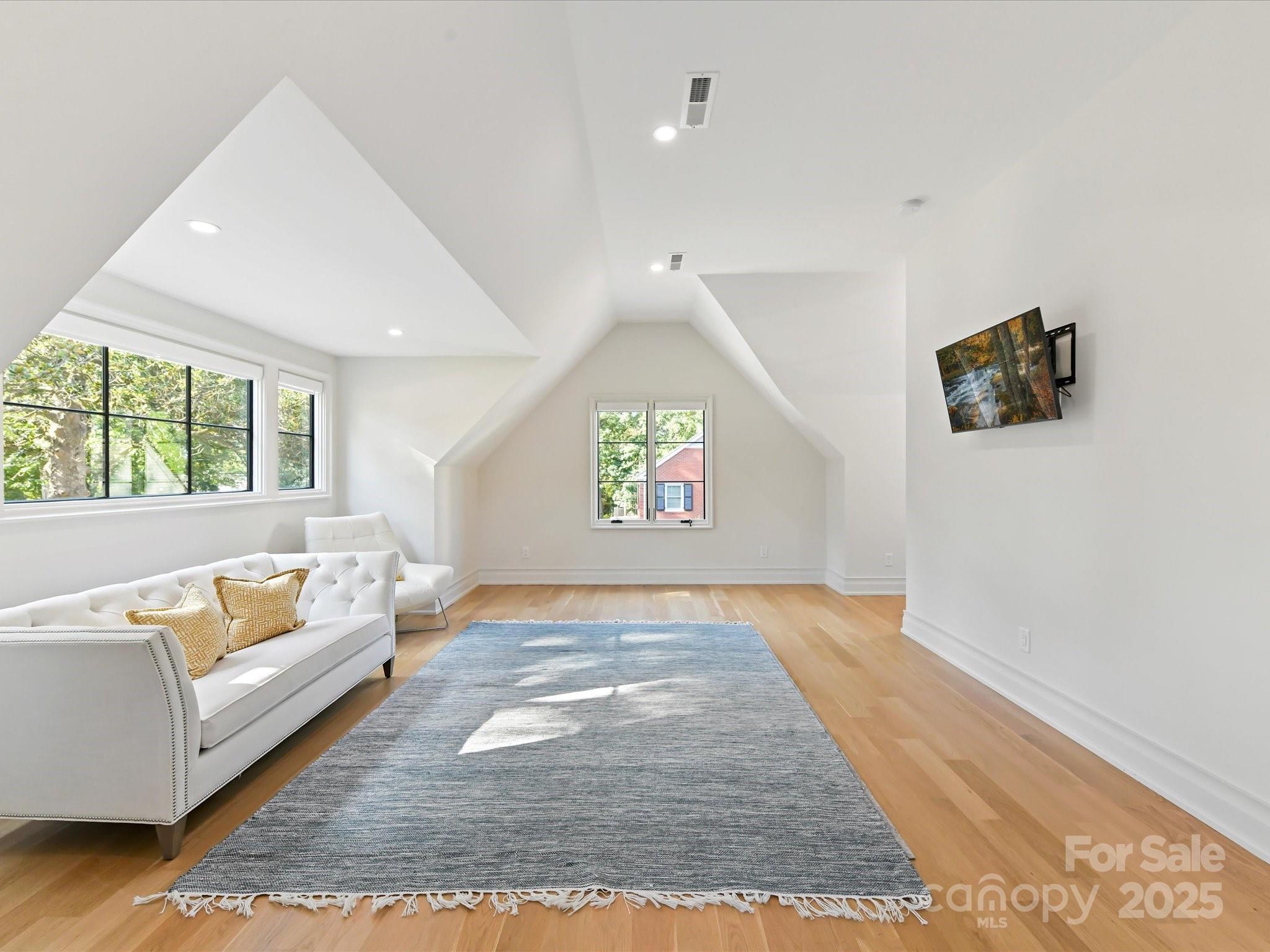 1840 Sharon Ln