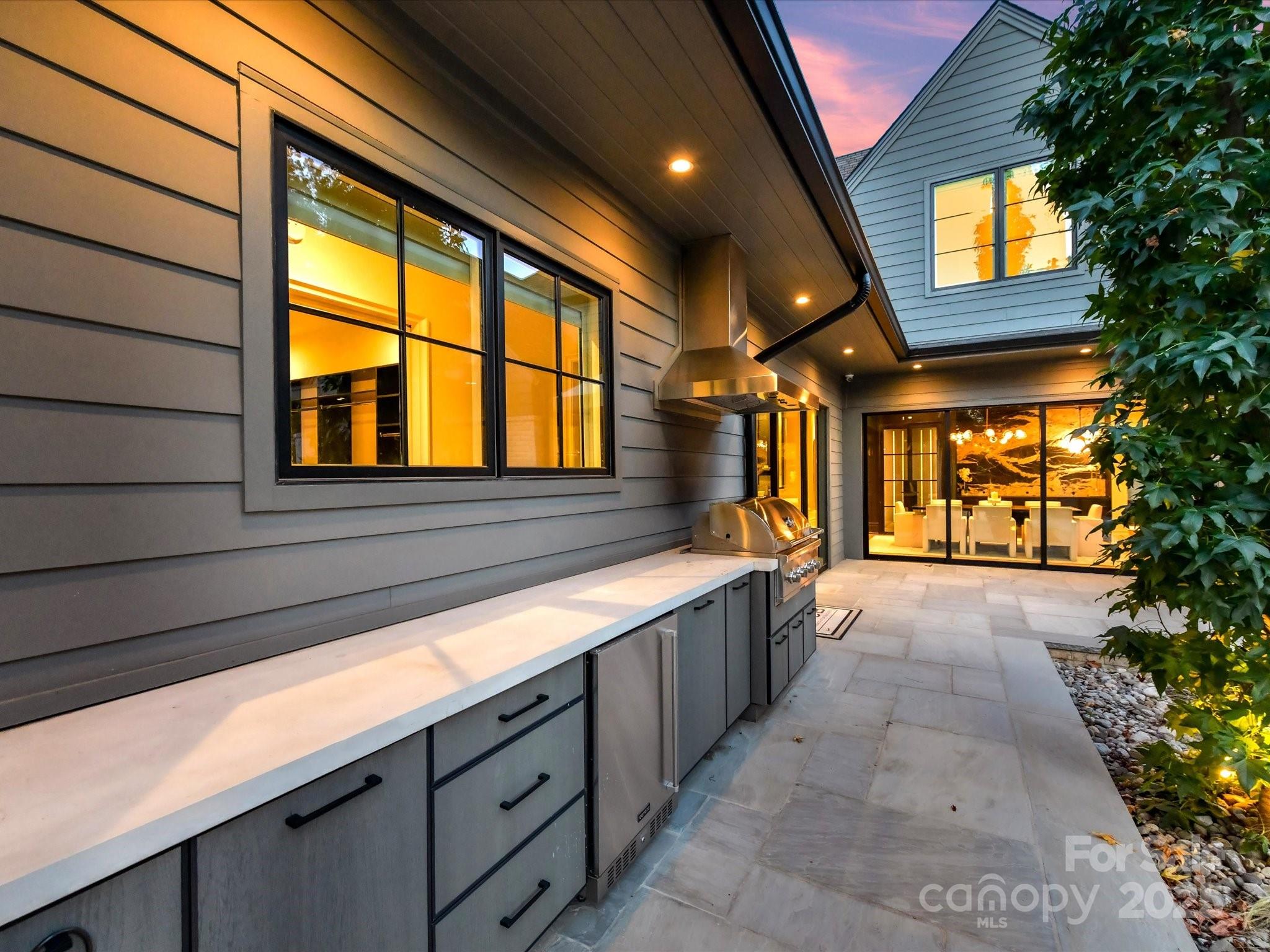 1840 Sharon Ln