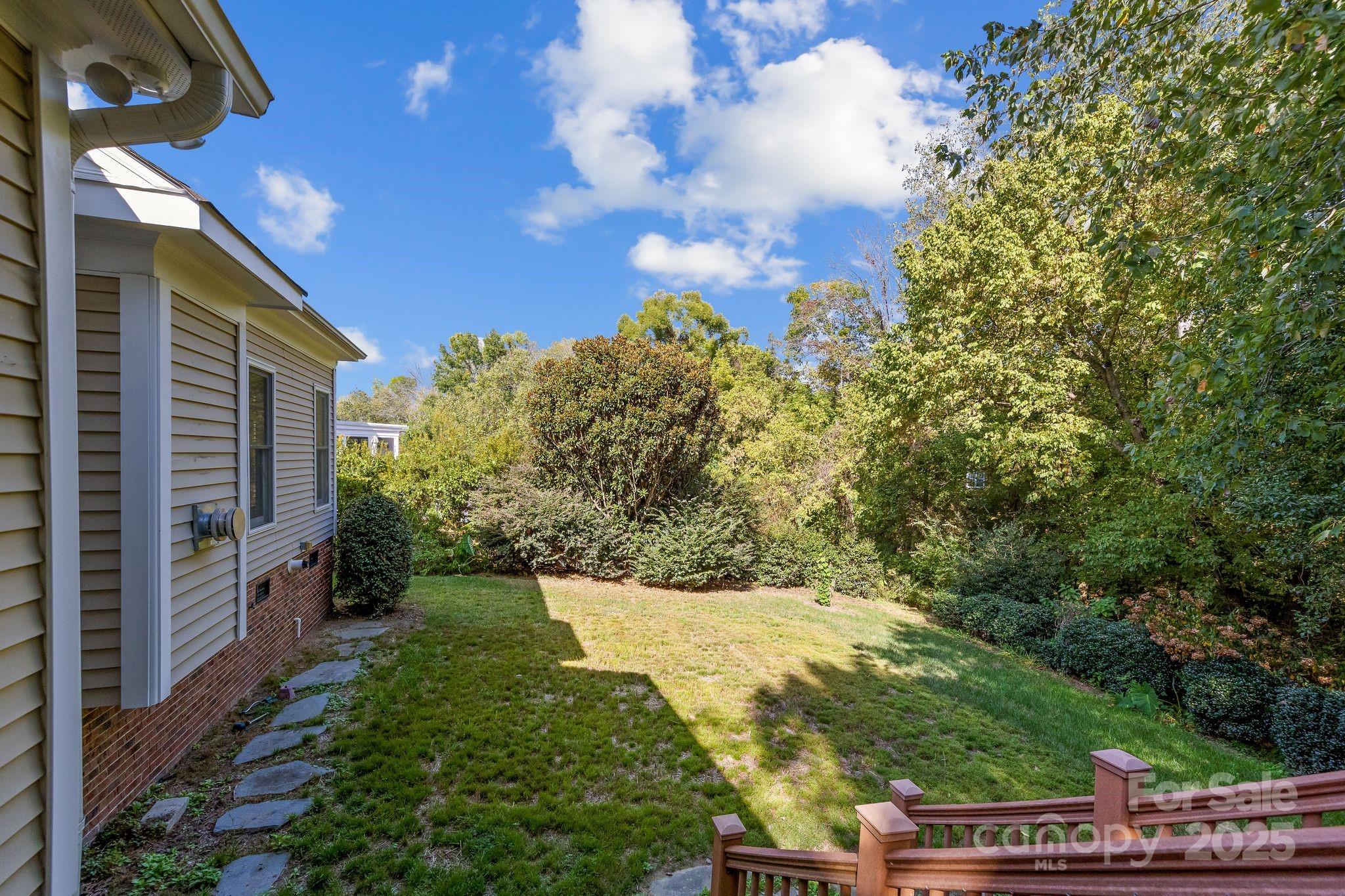 6900 Red Maple Drive