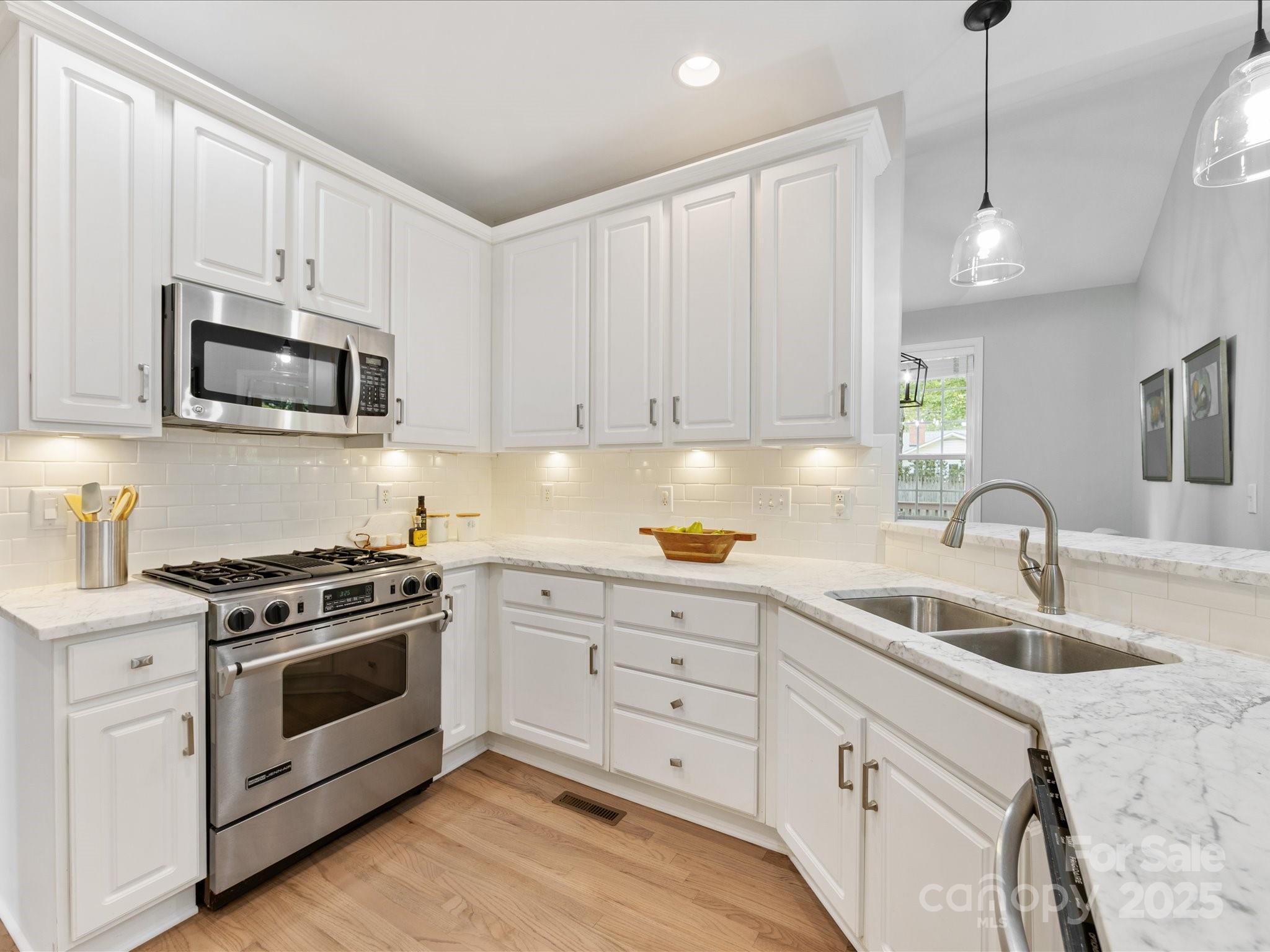 7006 Waggoners Glen Lane