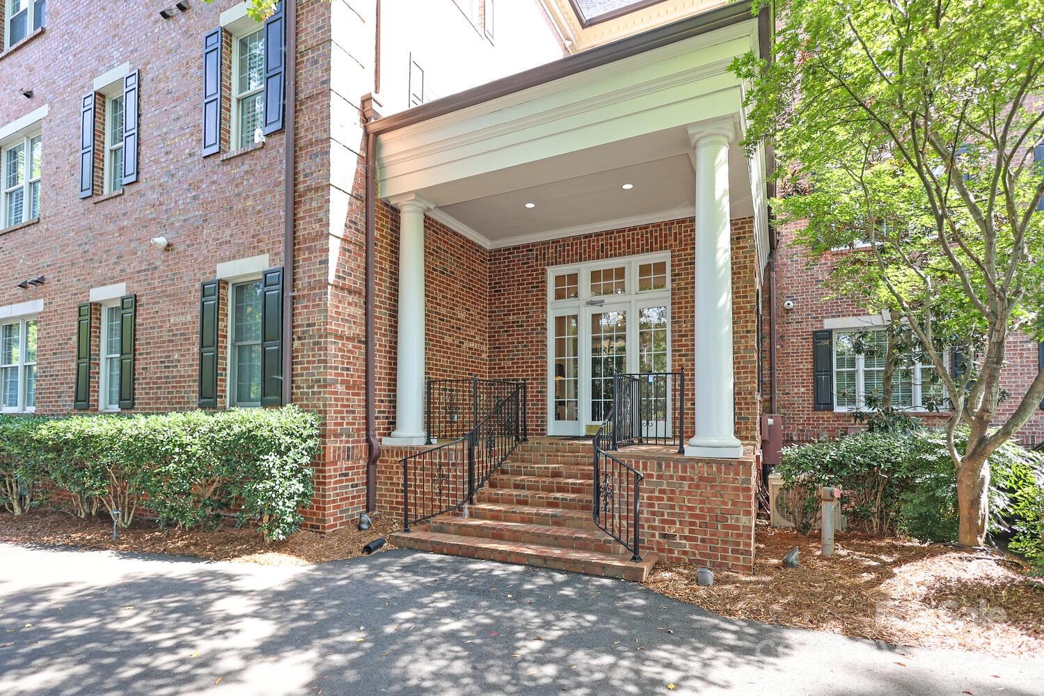 956 Queens Road Unit: 956