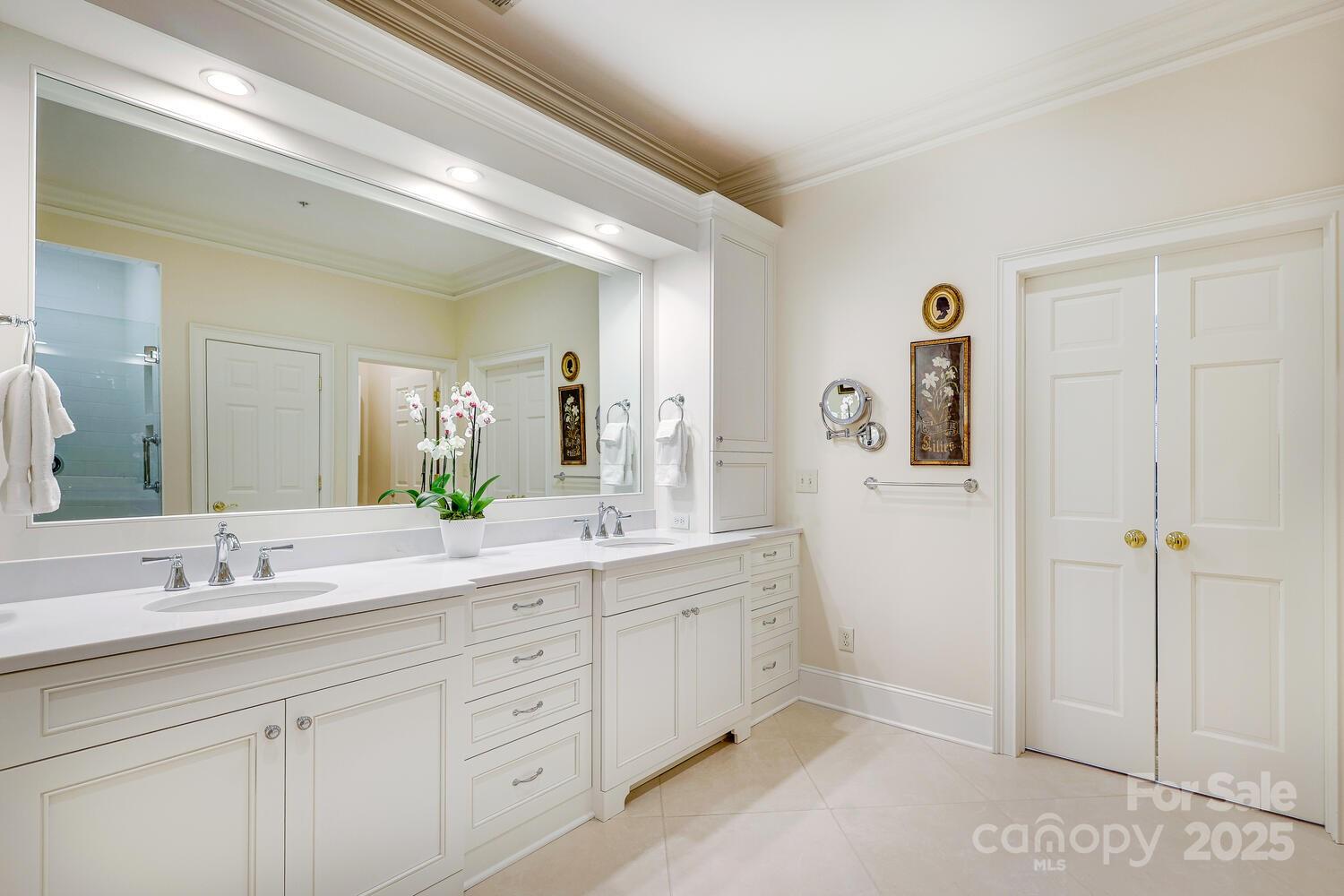 956 Queens Road Unit: 956