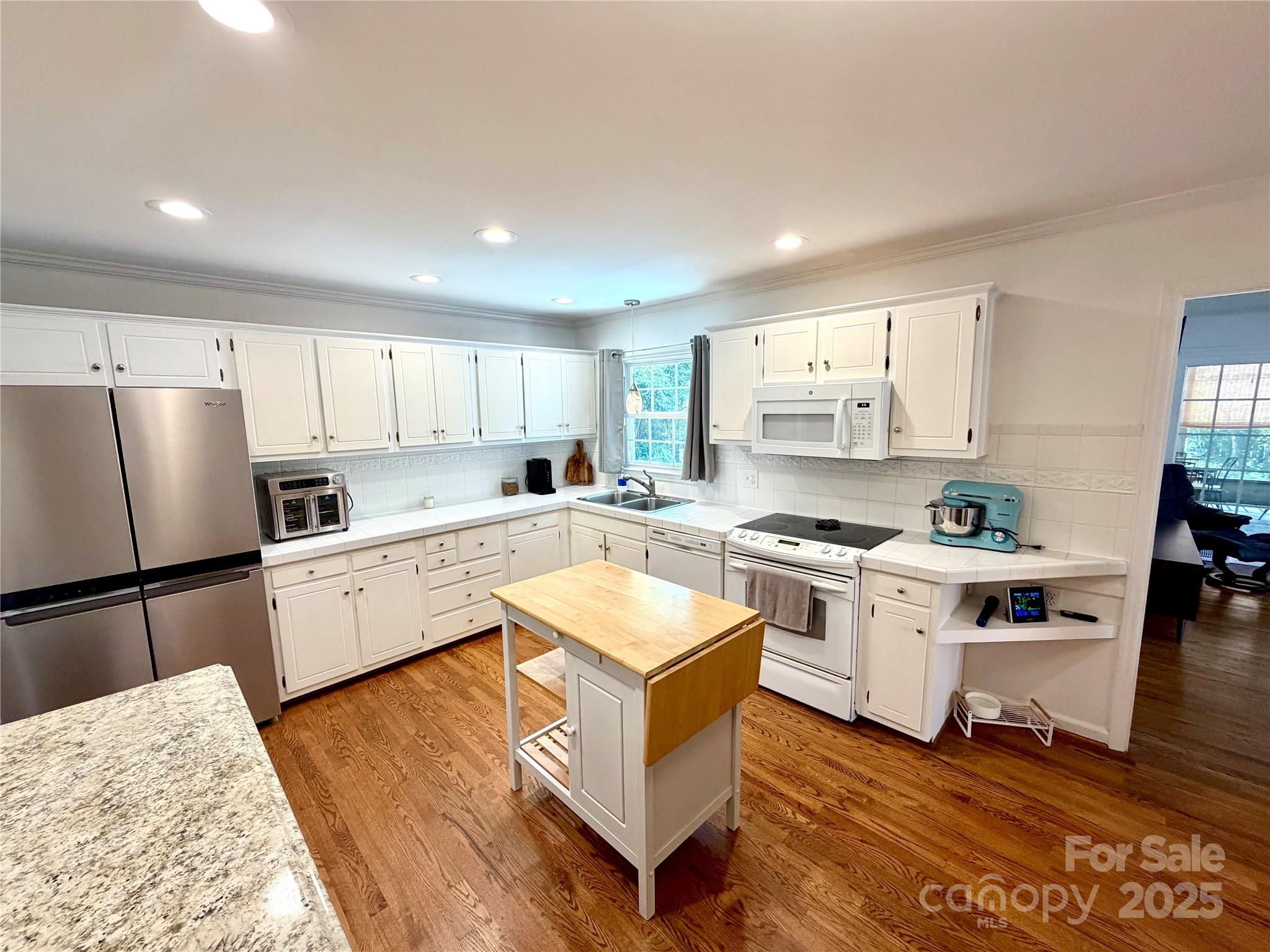 5300 Glenbrier Drive