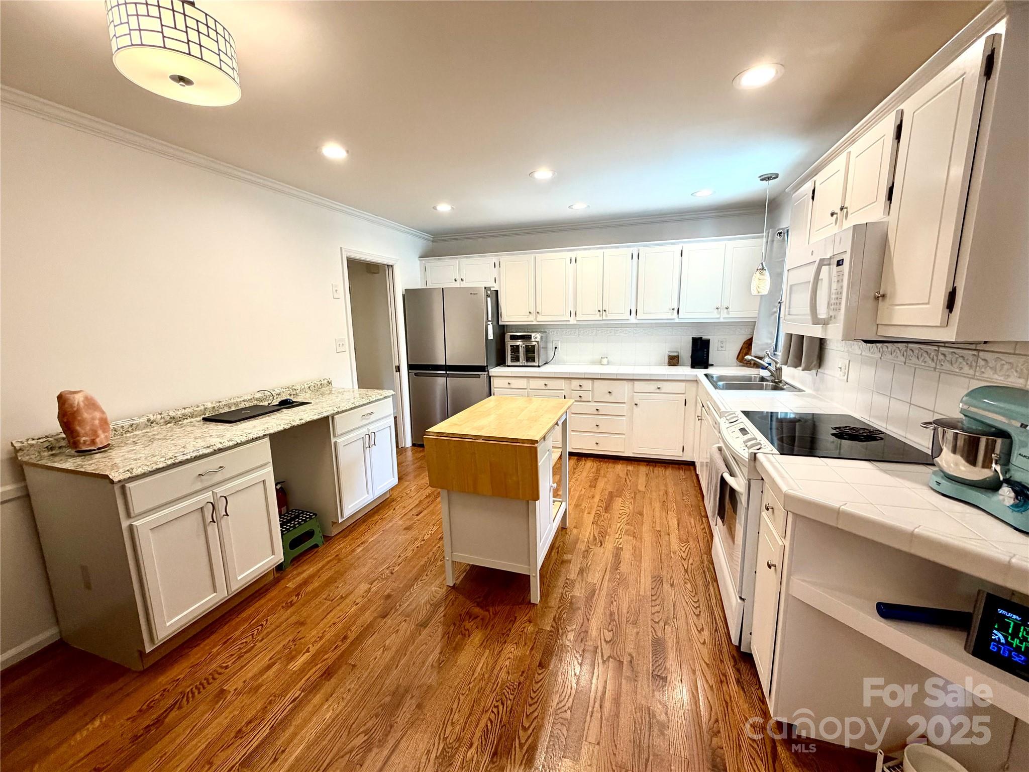 5300 Glenbrier Drive