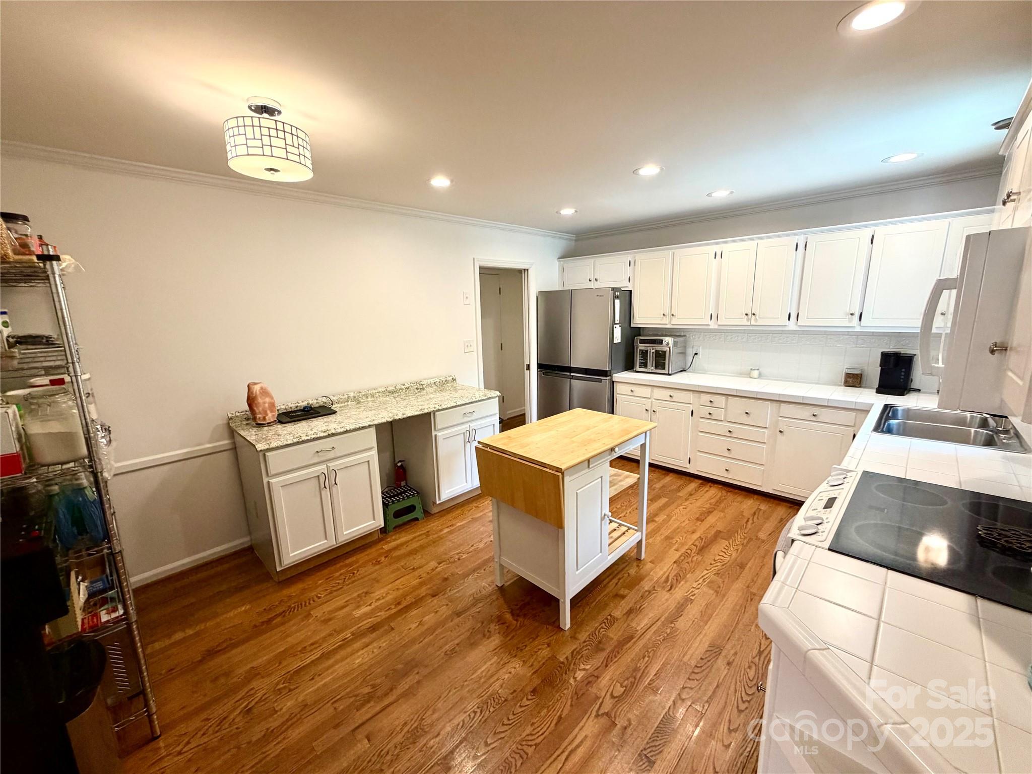 5300 Glenbrier Drive