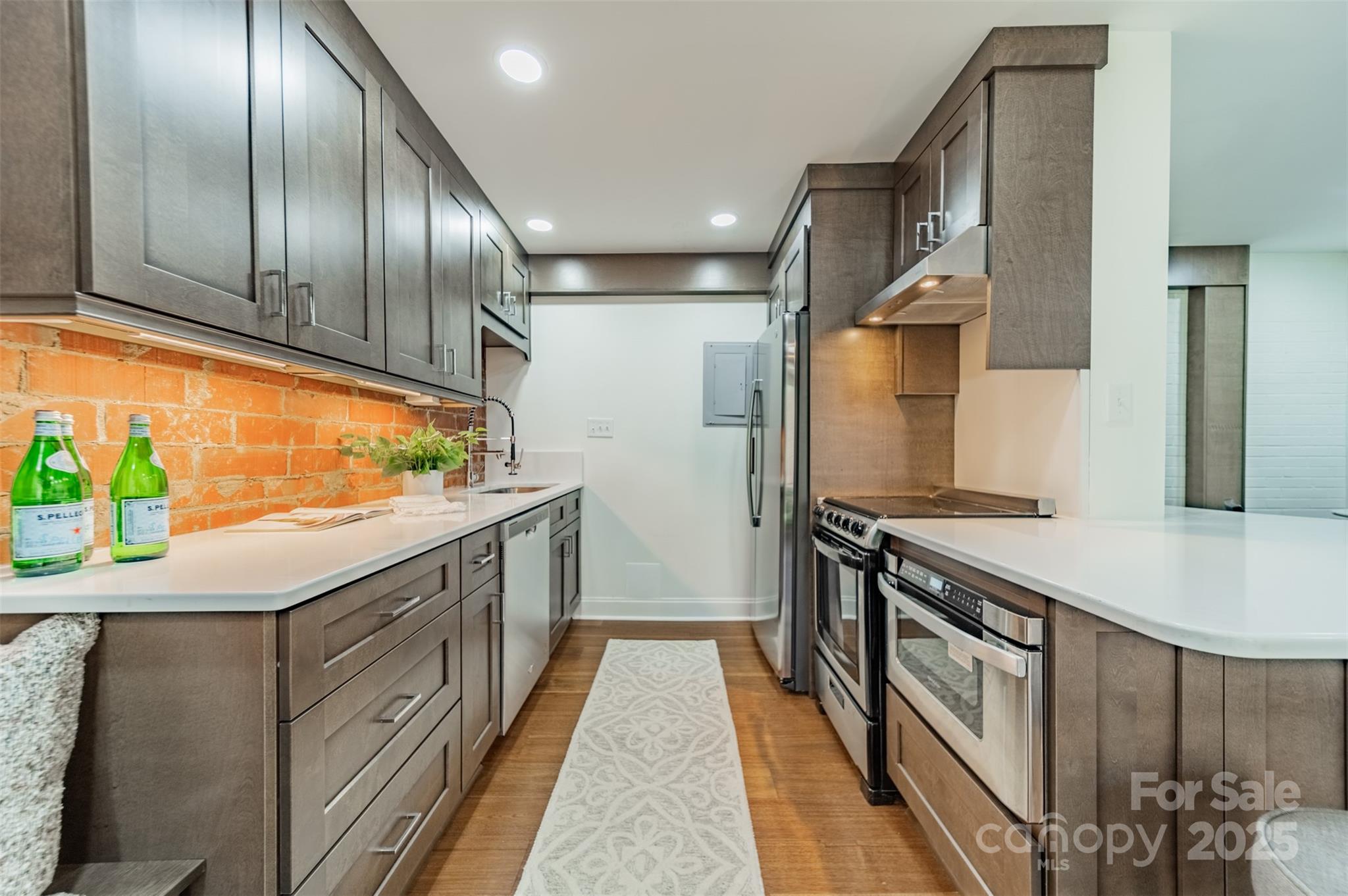 400 Queens Road Unit: D6