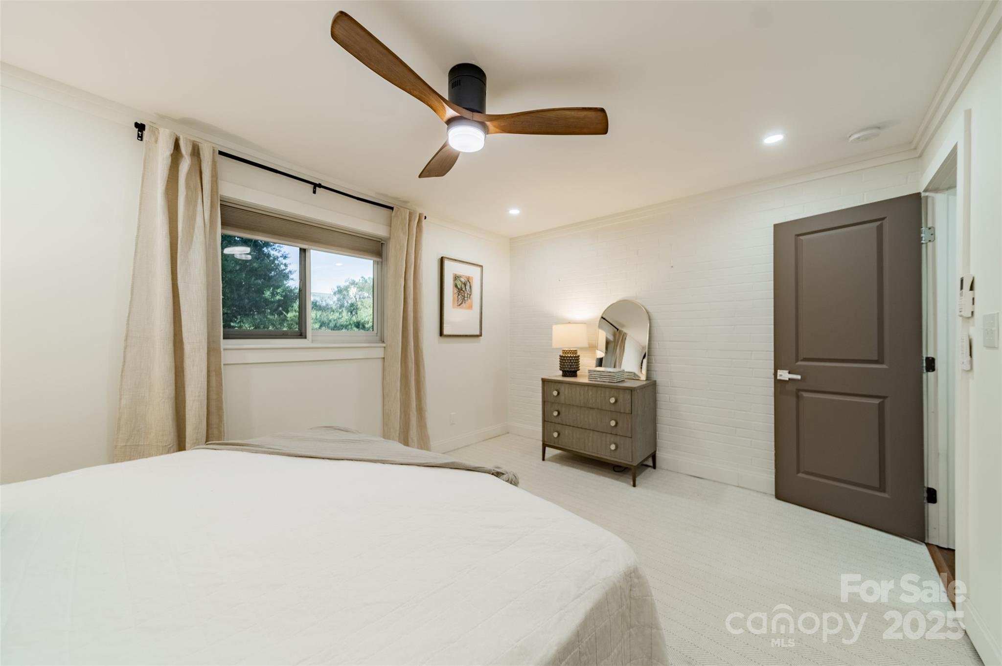 400 Queens Road Unit: D6
