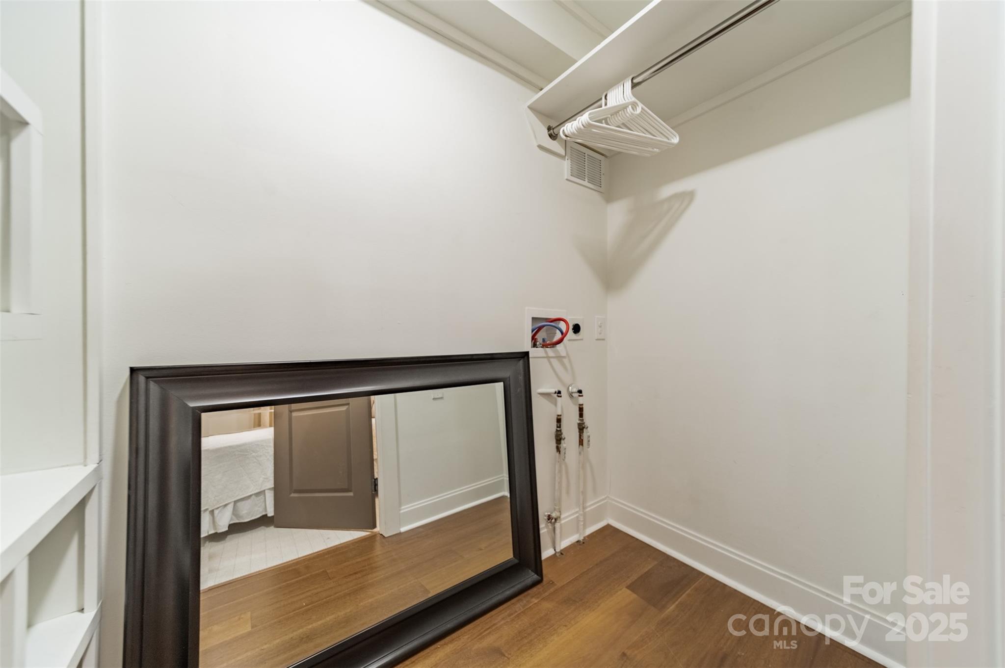 400 Queens Road Unit: D6