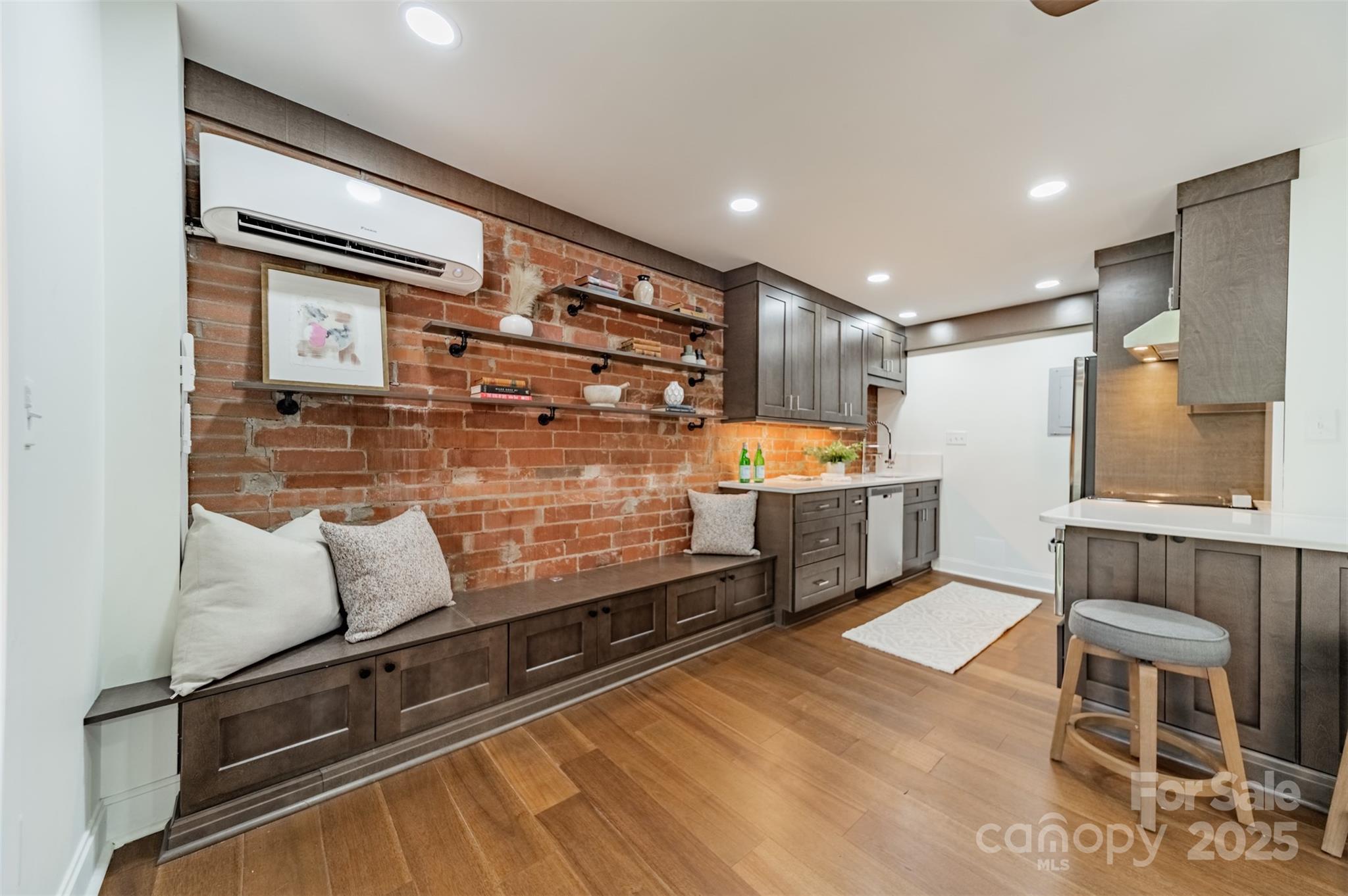 400 Queens Road Unit: D6