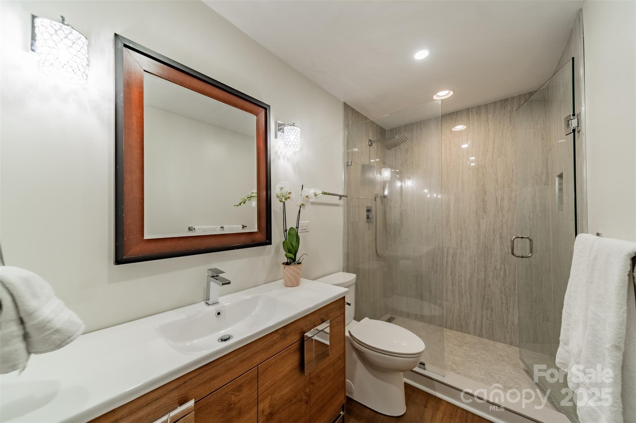 400 Queens Road Unit: D6