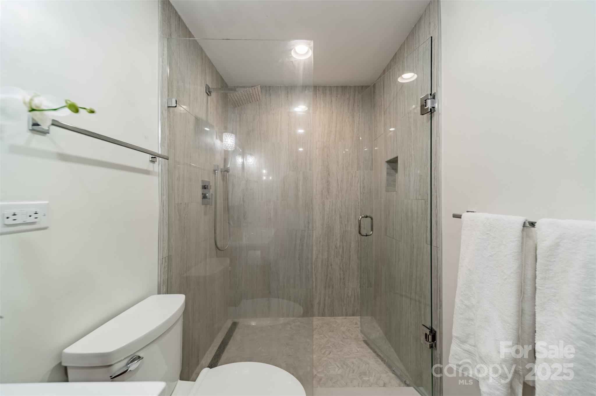 400 Queens Road Unit: D6