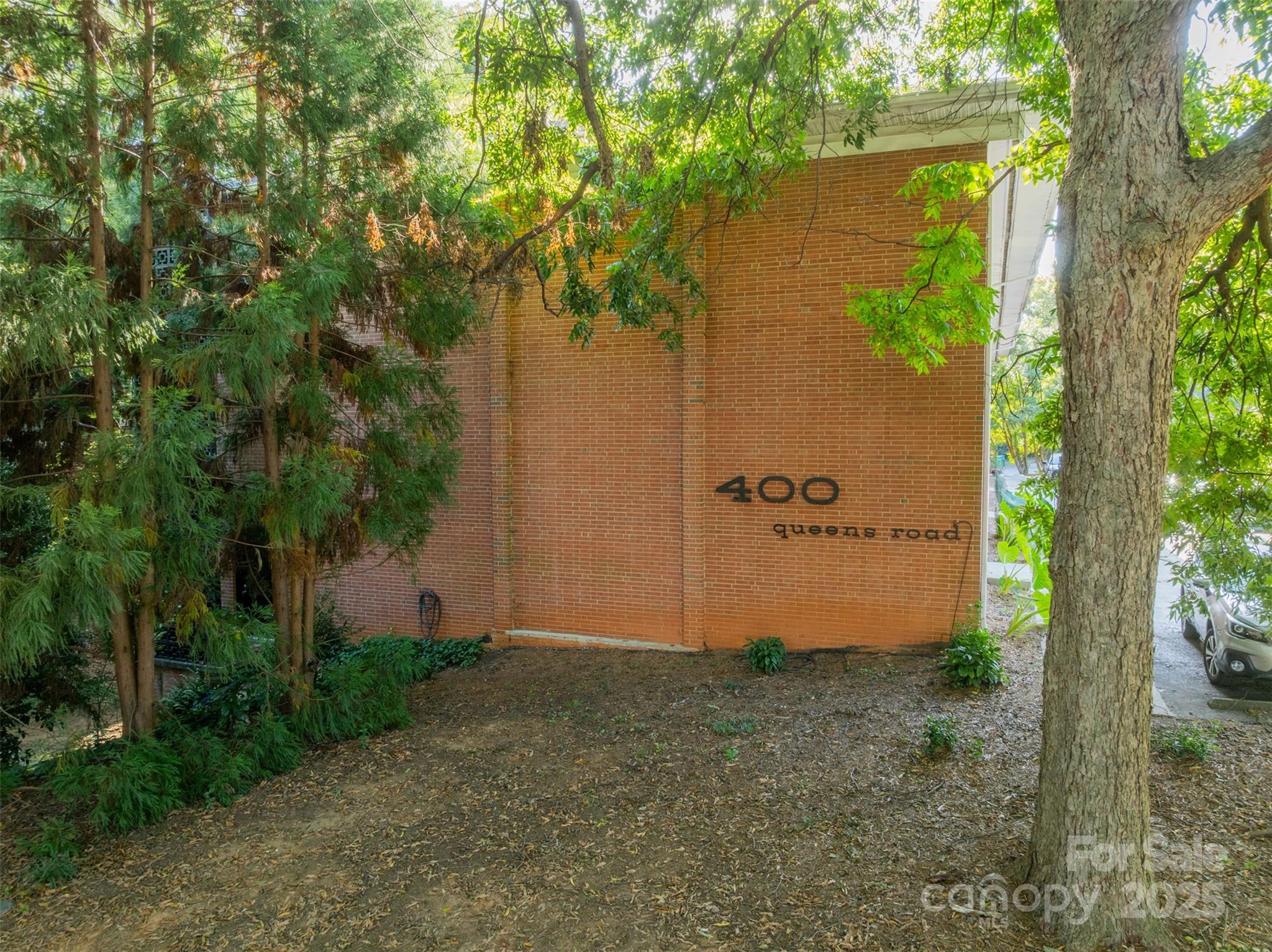 400 Queens Road Unit: D6